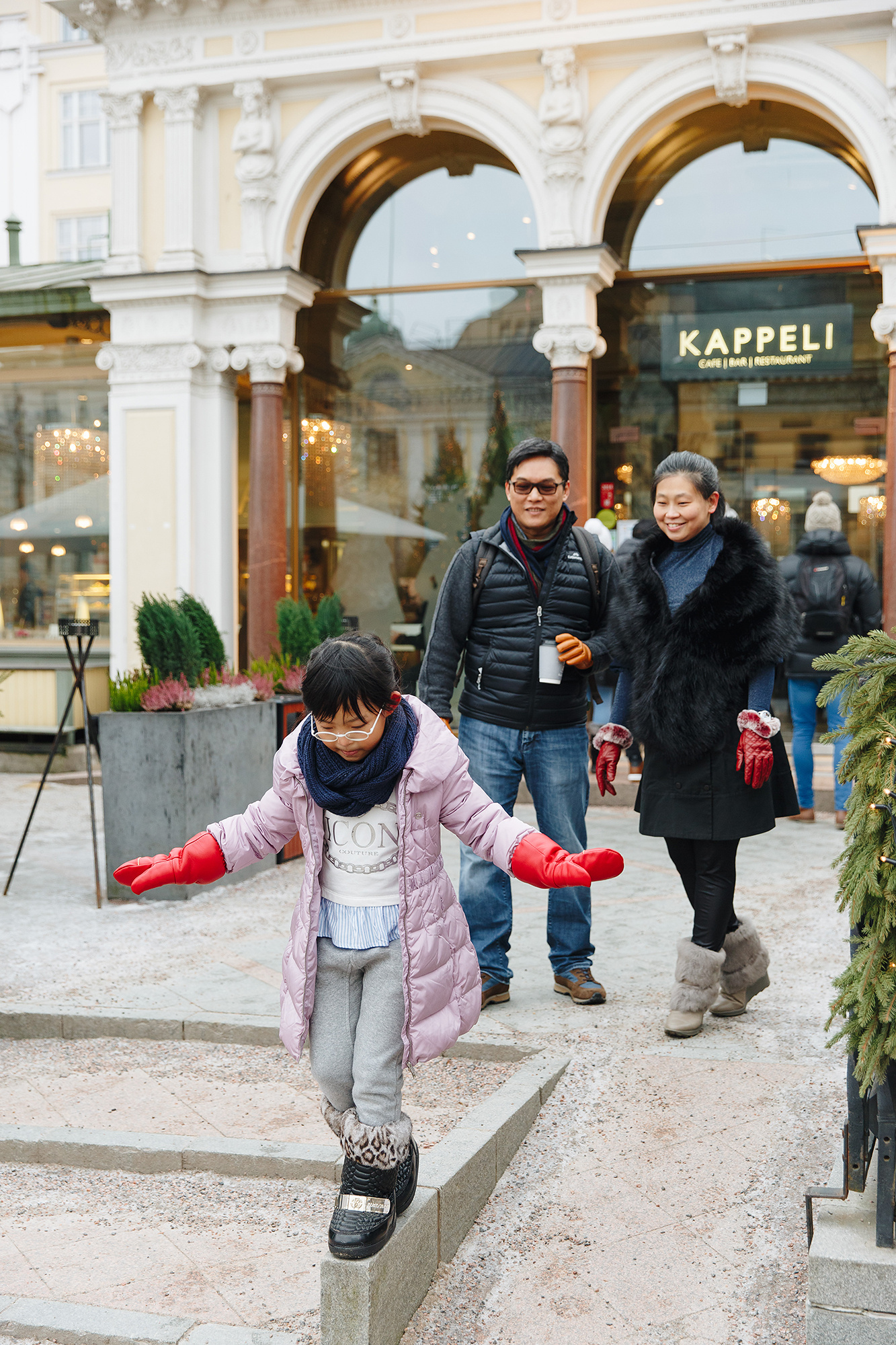 Family session in Helsinki city center/ photographer in Helsinki