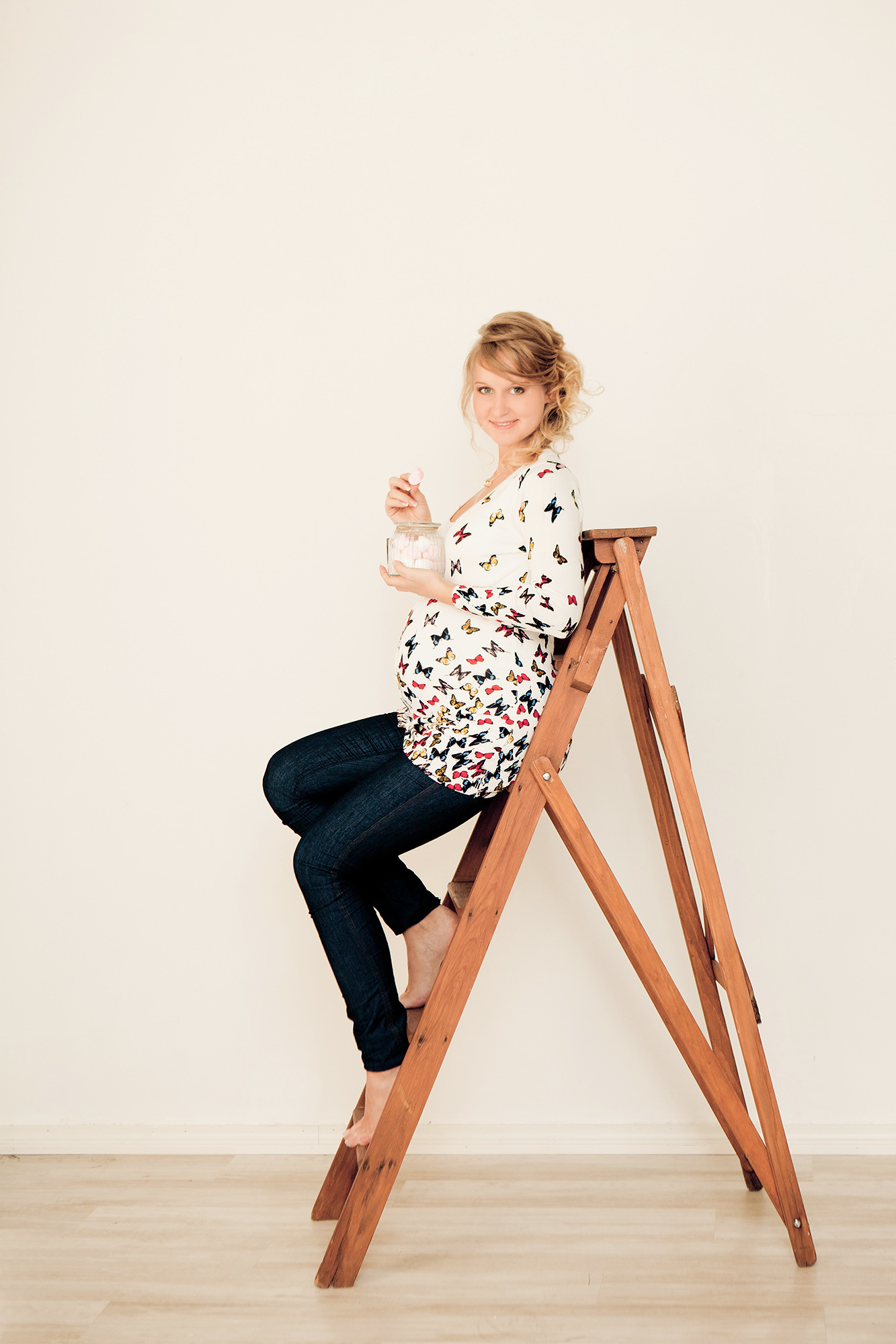 Anna, Odotusajan valokuvaus Helsingissä, studiolla