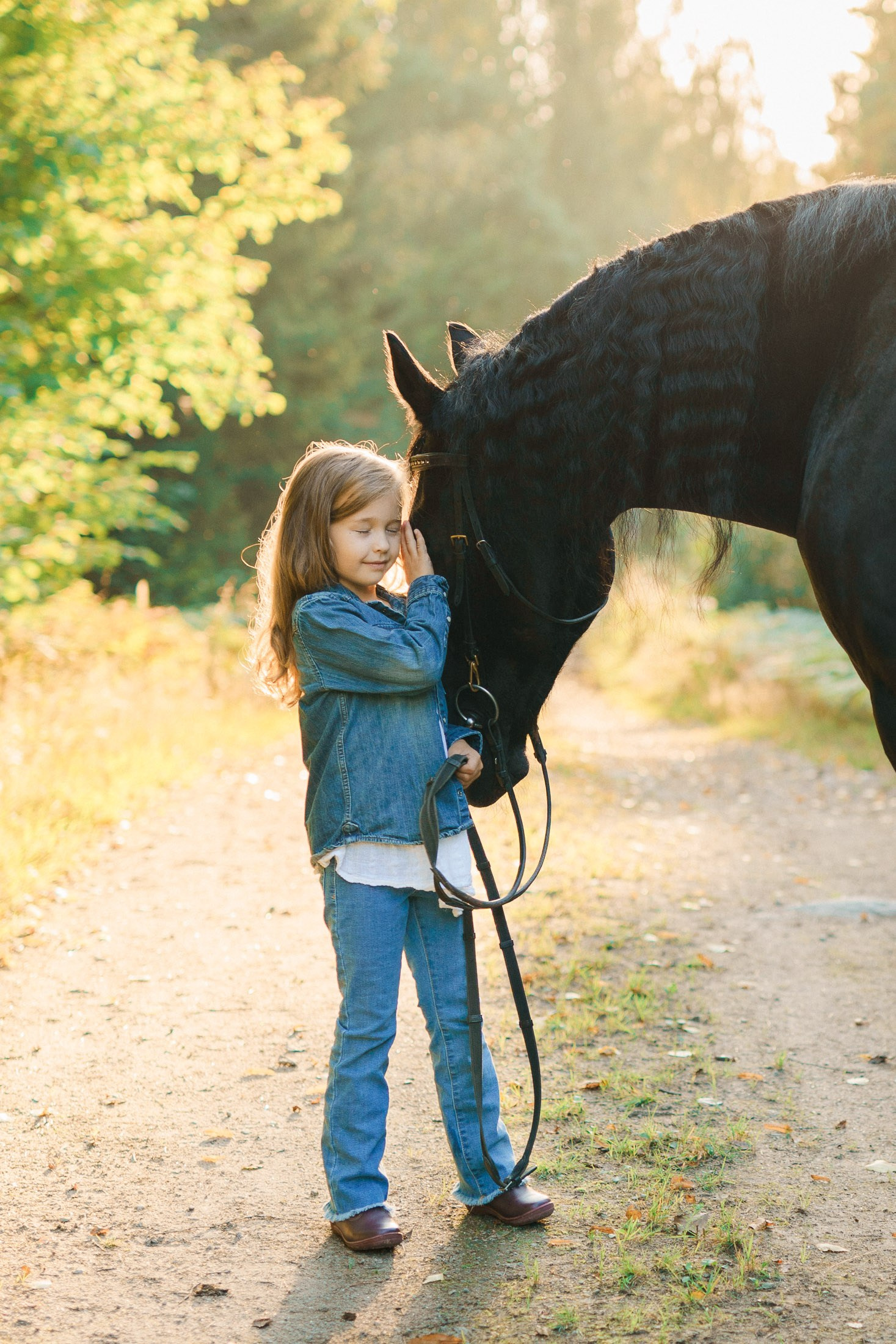 Lapsikuvaus hevosen kanssa Vantaalla