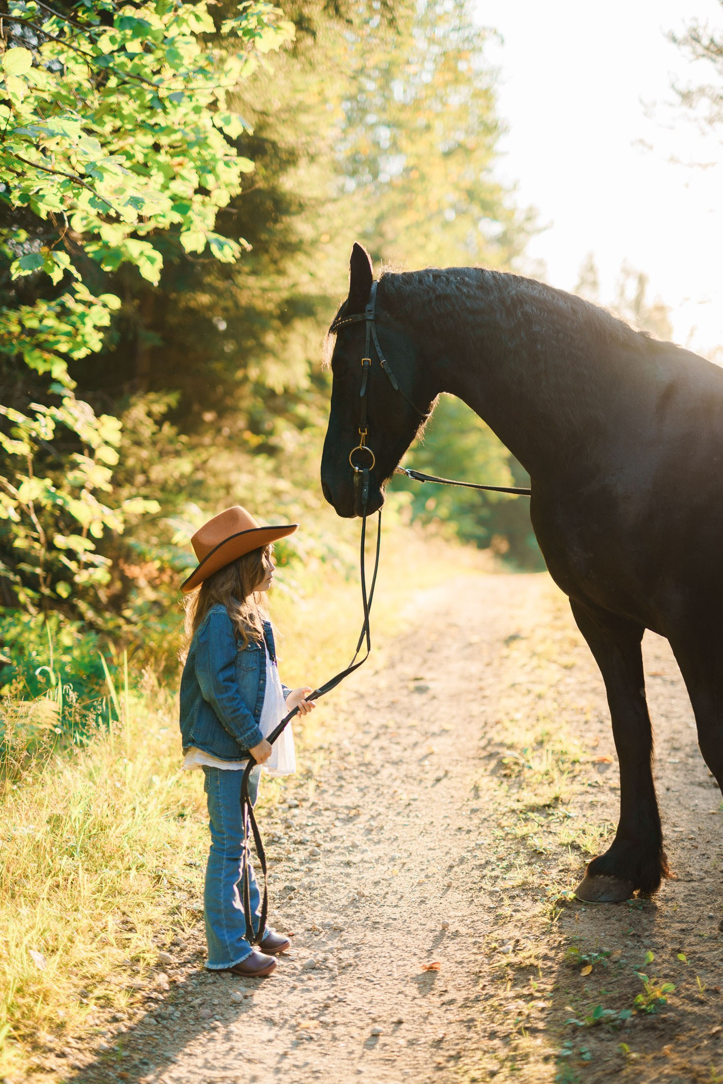 Lapsikuvaus hevosen kanssa Espoossa