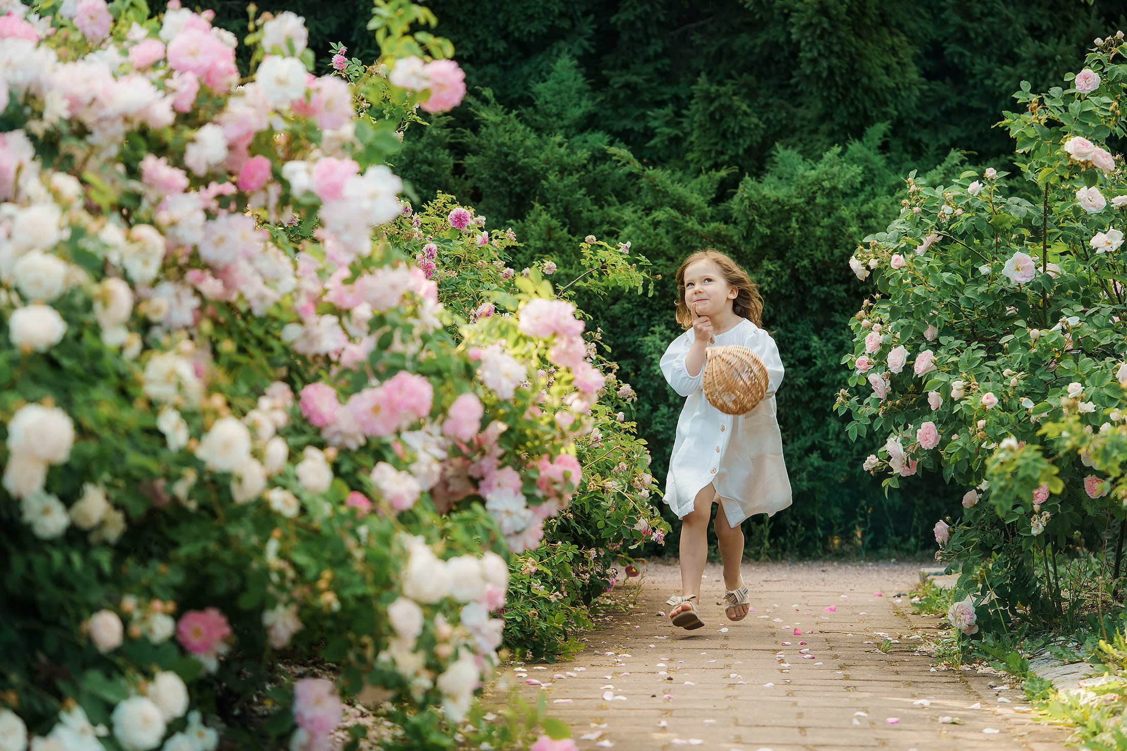 Äiti-lapsikuvaus Helsingin ruusutarhassa