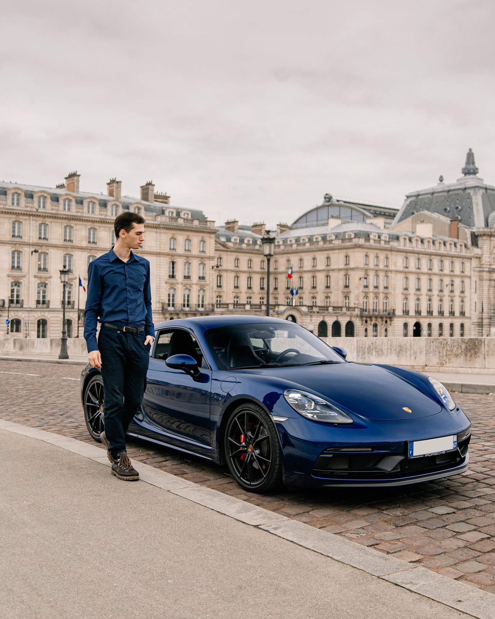 Contact. Photographer in Paris — Vitalii Motruk