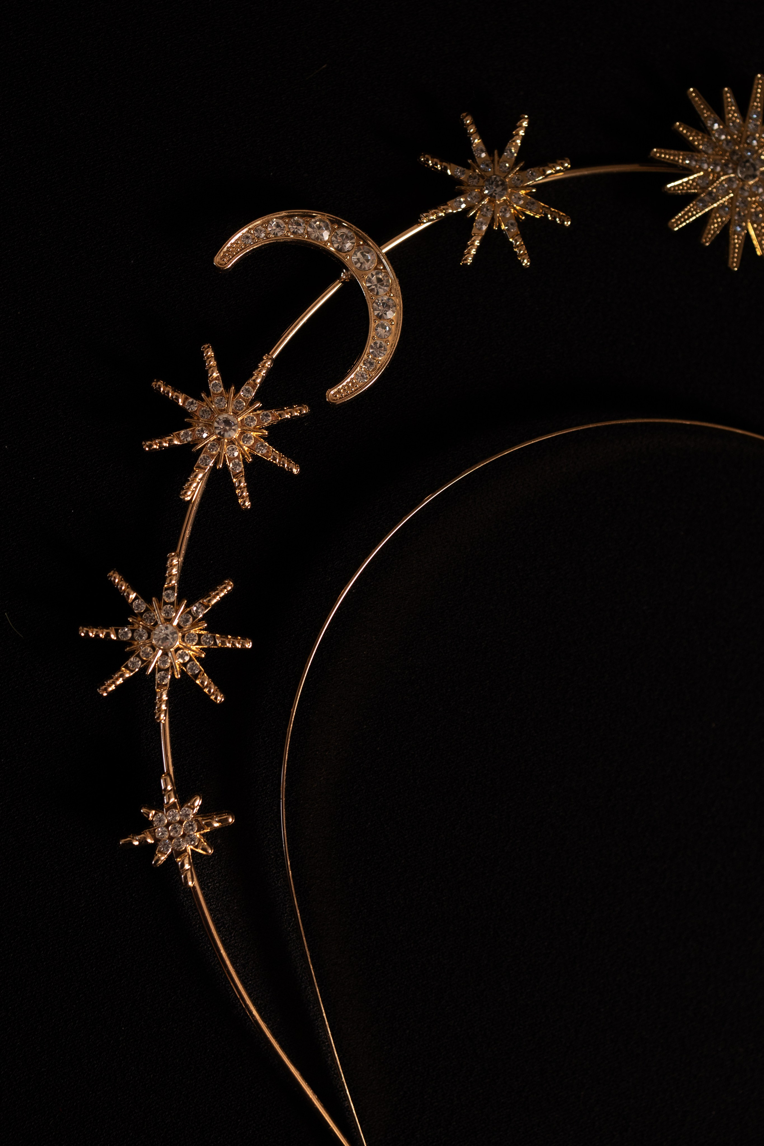 Goddess photo sessions in Iceland, crowns, creative photography in Iceland, Goddess themes photo session