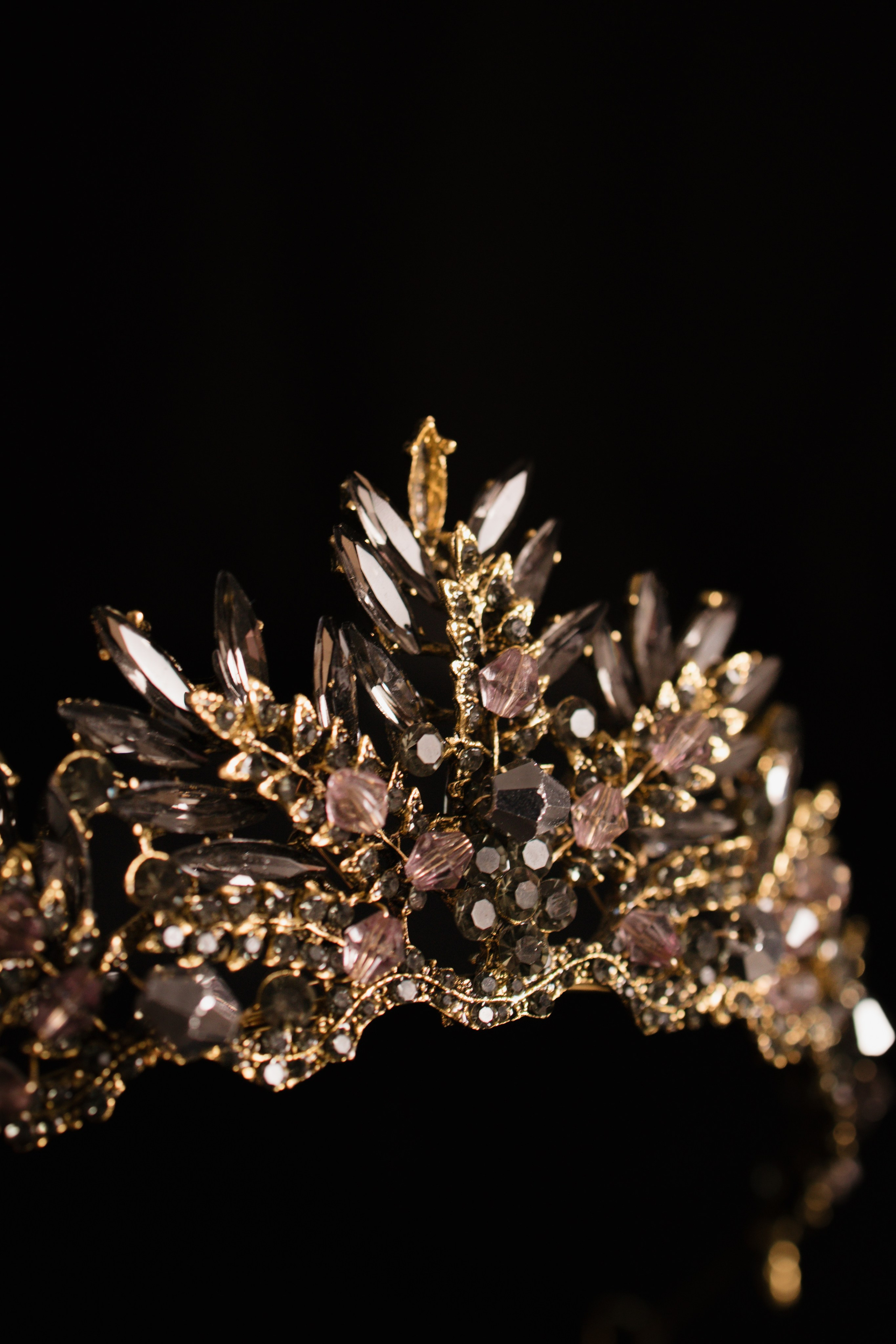 Goddess photo sessions in Iceland, crowns, creative photography in Iceland, Goddess themes photo session