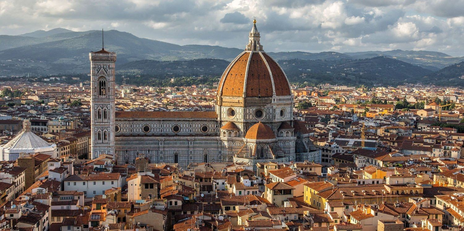 Один день во Флоренции Можно организовать совместное путешествие из Рима на скорых поездах - на них добраться до Флоренции можно за 1.5 часа, либо встретиться в назначенную дату в самом городе .
