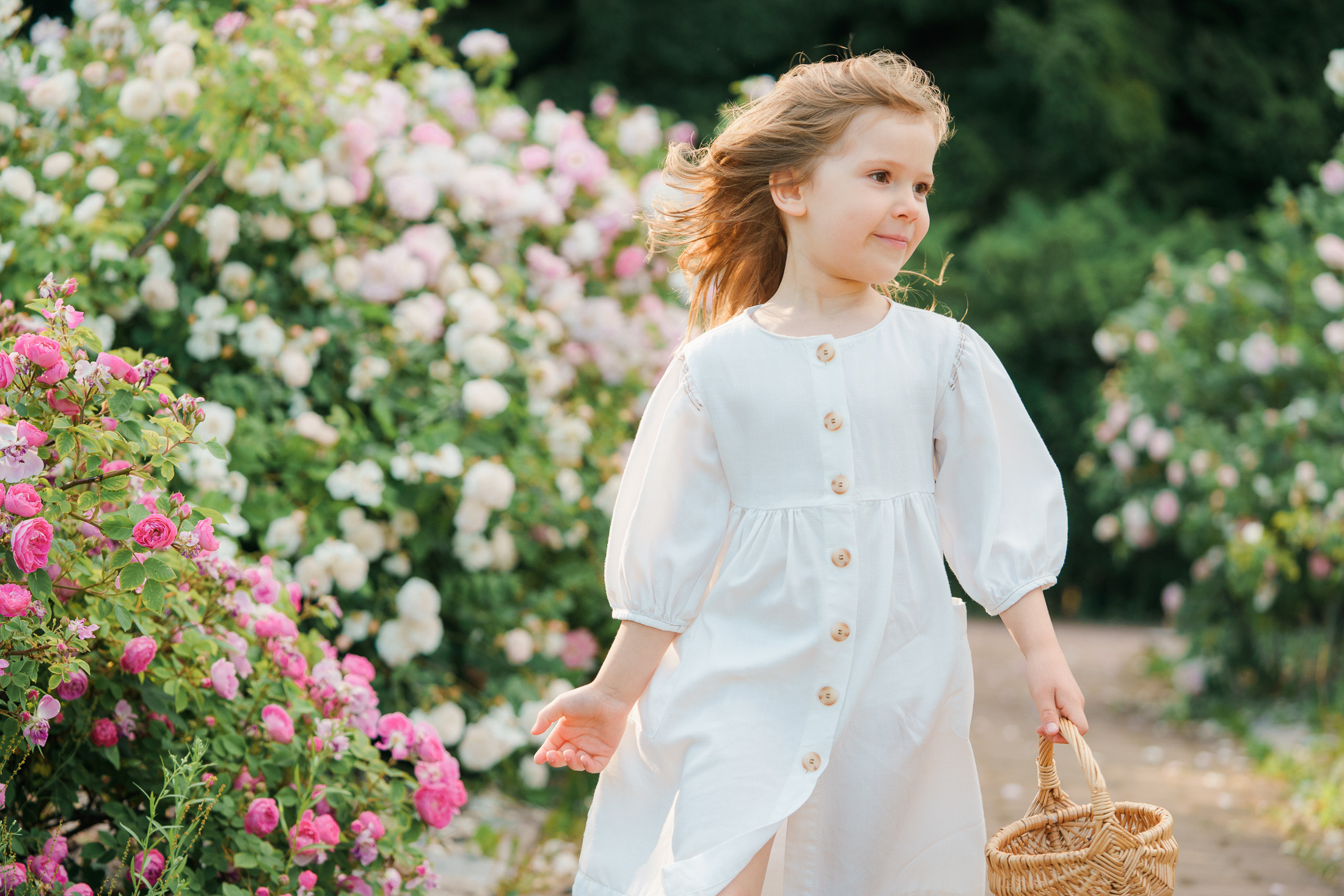 Äiti-lapsikuvaus Helsingin ruusutarhassa