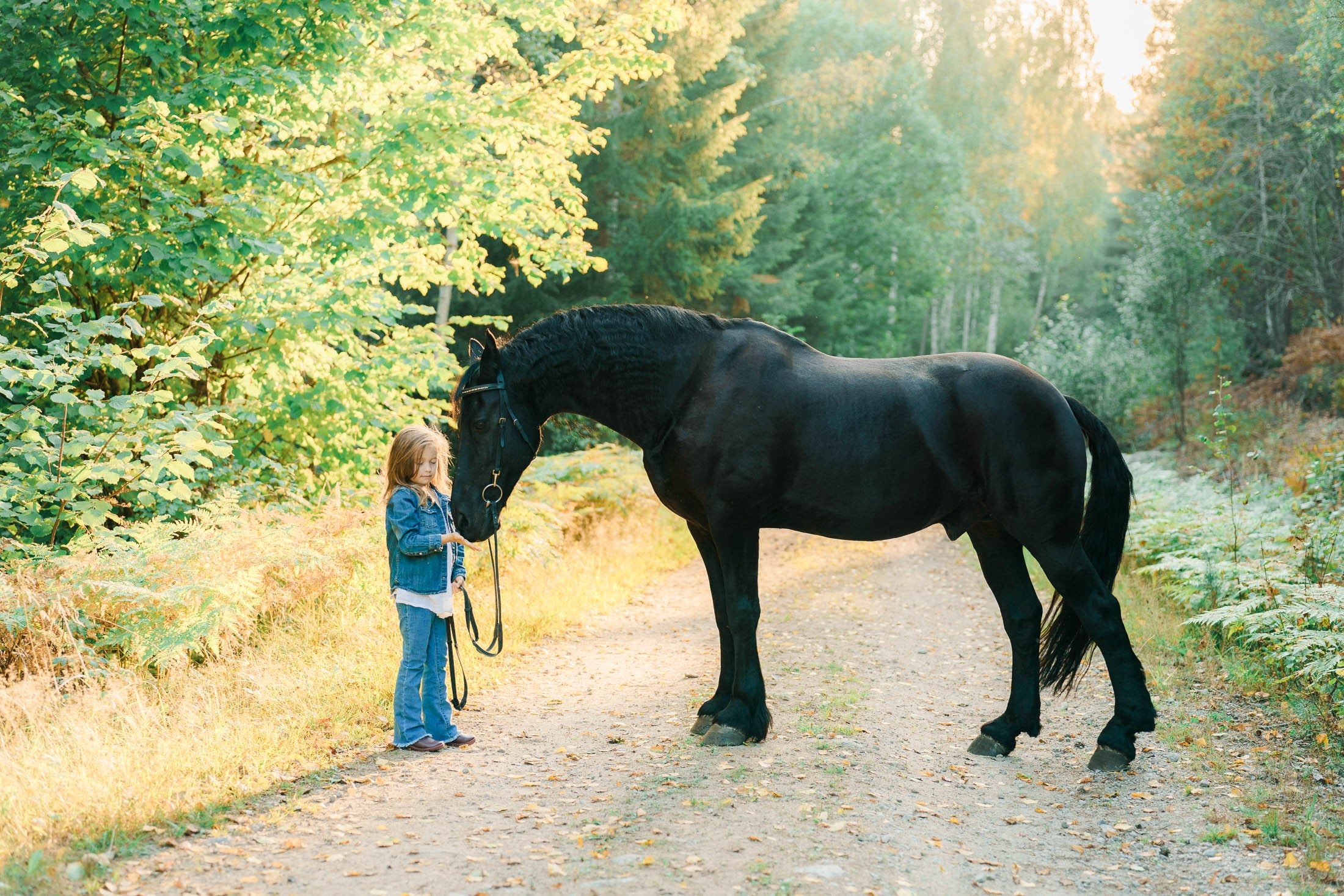 Lapsikuvaus hevosen kanssa Espoossa