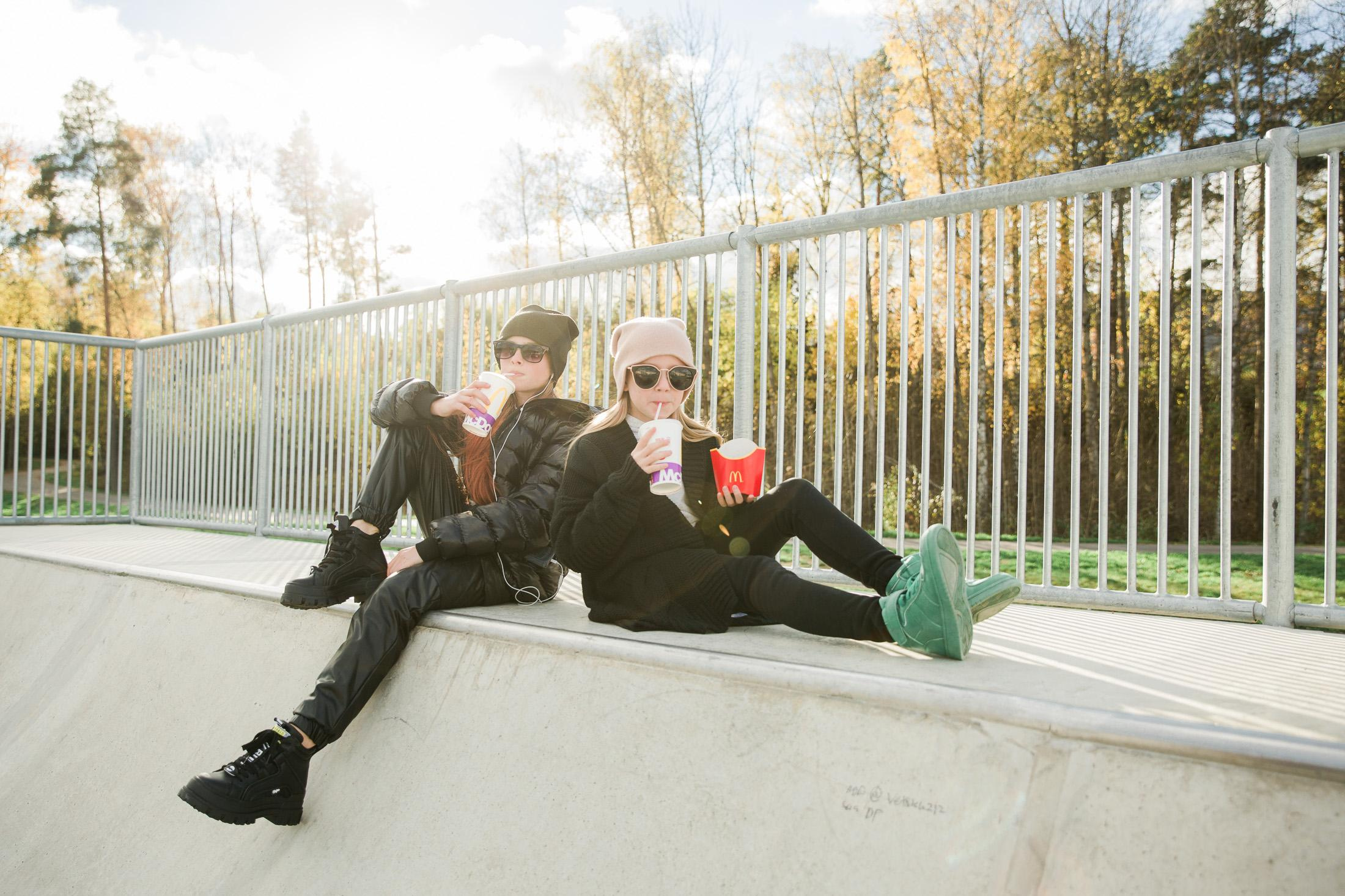 Kaverikuvaus syksyisessä Turussa