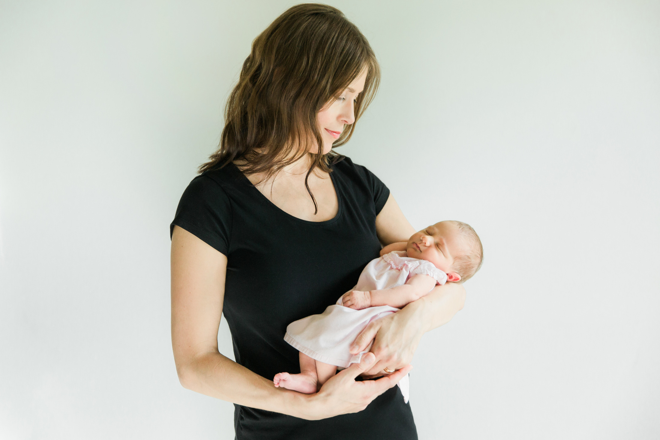 Newborn floral session, photographer Espoo