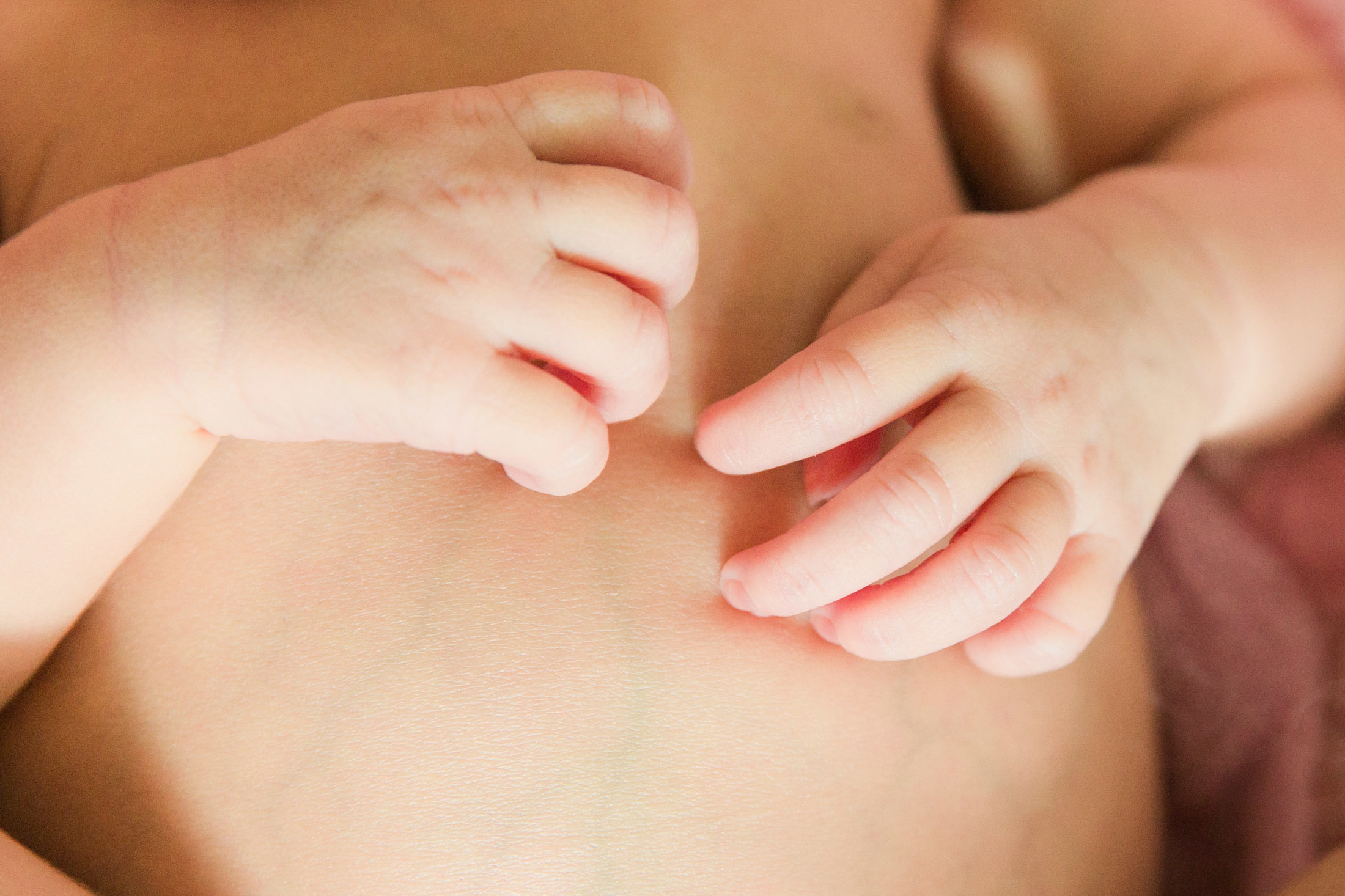 Newborn floral session, photographer Espoo