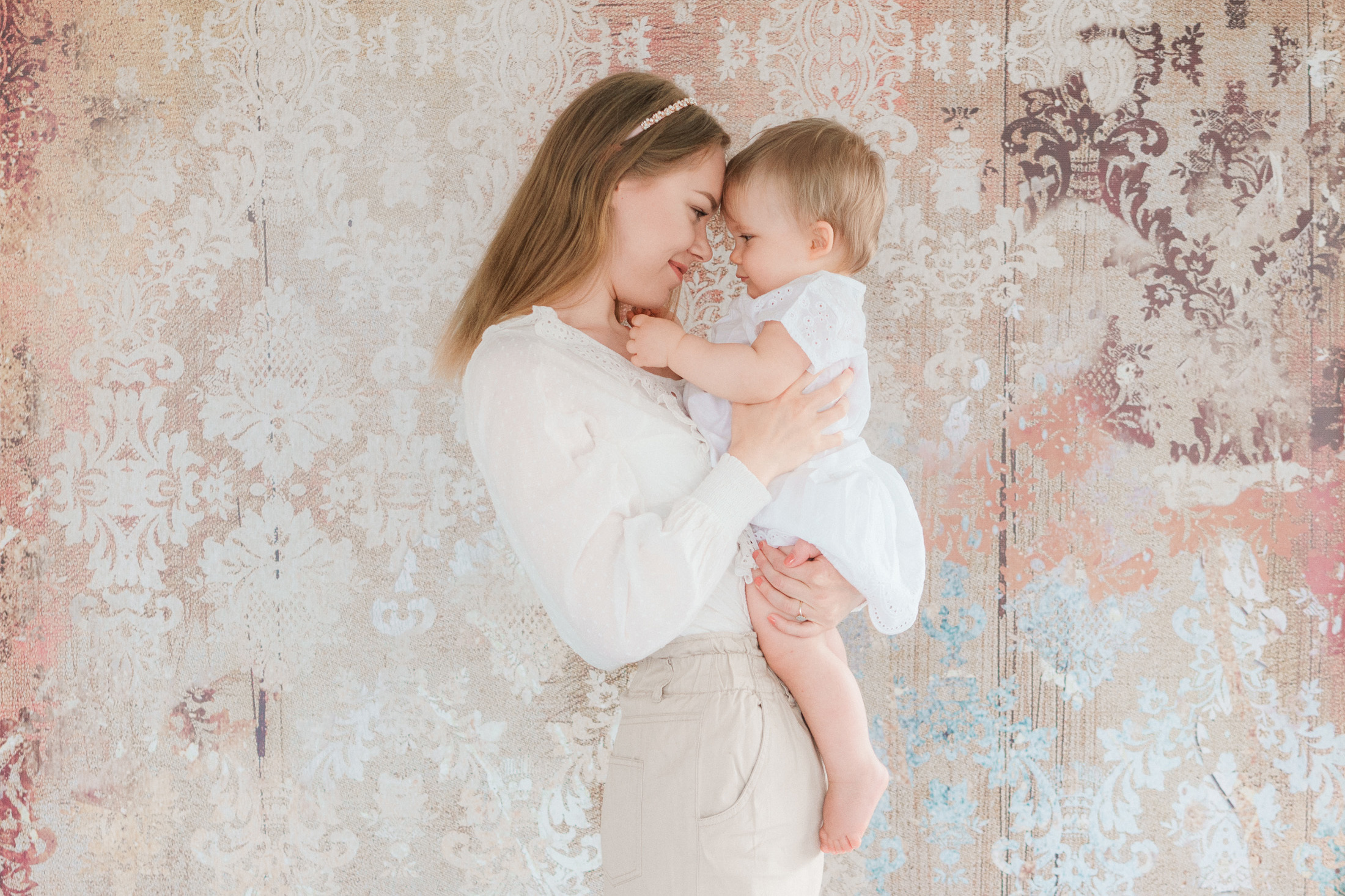 Family photography in studio and 1st Birthday Smash Cake