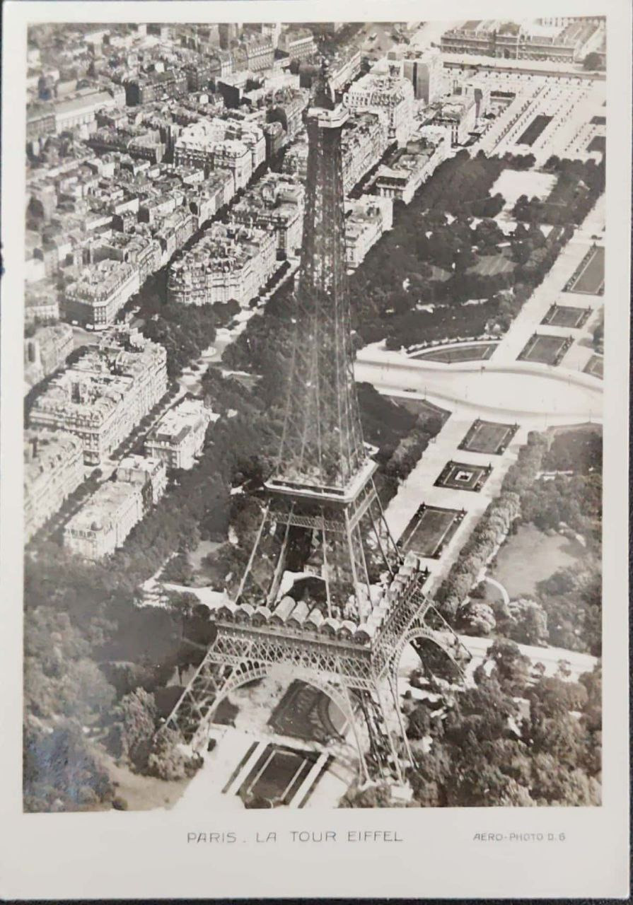 stara pocztówka z Wieży Eiffla