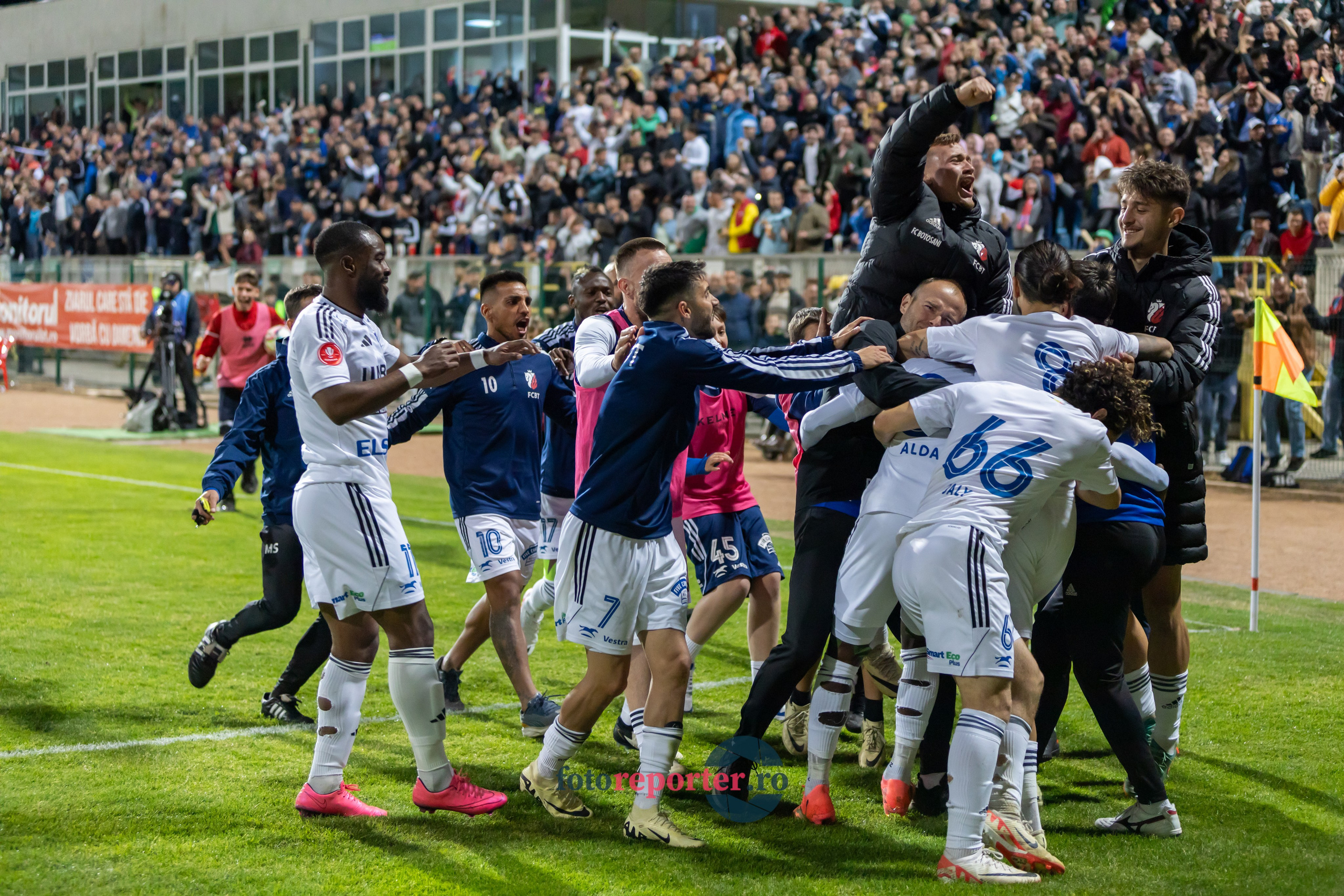 Galerie Foto: FC Botoșani vs. CS Mioveni - Pe 17 mai 2024, am fost martorii unei partide incredibile între FC Botoșani și CS Mioveni, în prima manșă a barajului pentru evitarea retrogradării. În fața unui stadion plin de emoție și speranță, echipa noastră a obținut o victorie importantă, cu un gol marcat de Aldair în minutul 93. 💪 *FC Botoșani 1-0 CS Mioveni*⚽️ Urmăriți momentele cheie ale meciului și bucuria suporterilor în această galerie foto! Pregătiți-vă pentru meciul de retur de pe 24 mai, când vom lupta din nou pentru a rămâne în prima ligă.#FCBotoșani #CSMioveni #BarajRetrogradare #ForzaBotoșani 