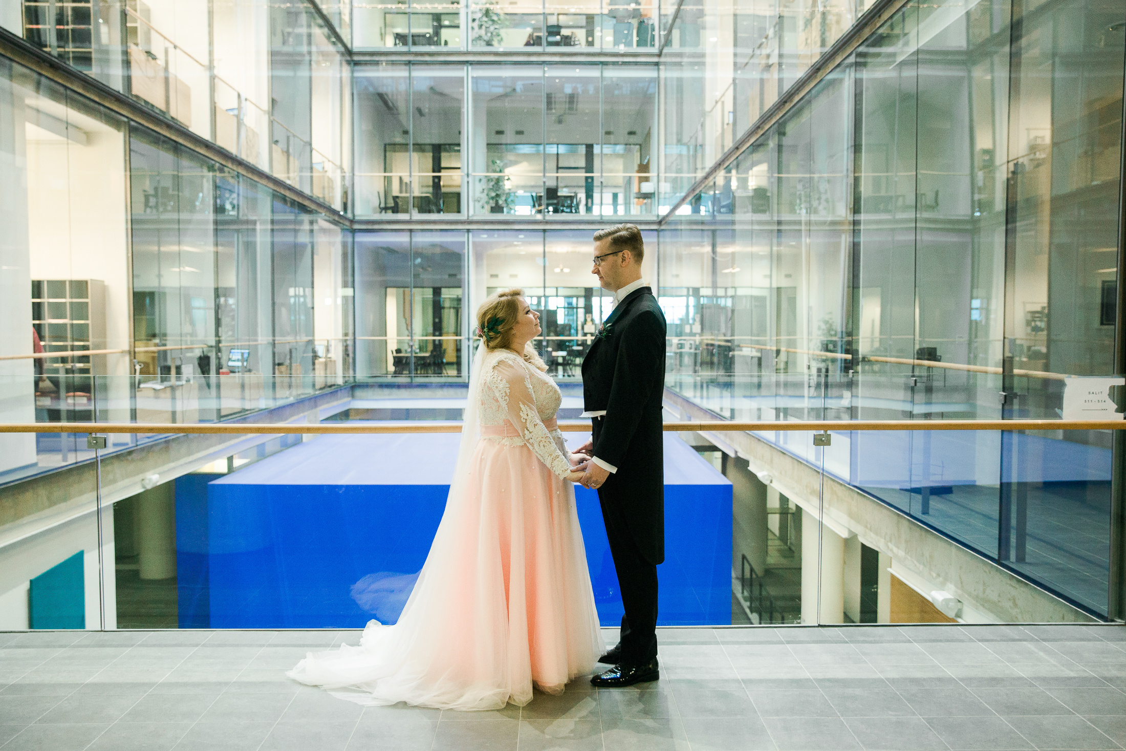 Irina&Teemu, Temppeliaukion kirkko + Villa Åkerblom, hääkuvaus Helsinki