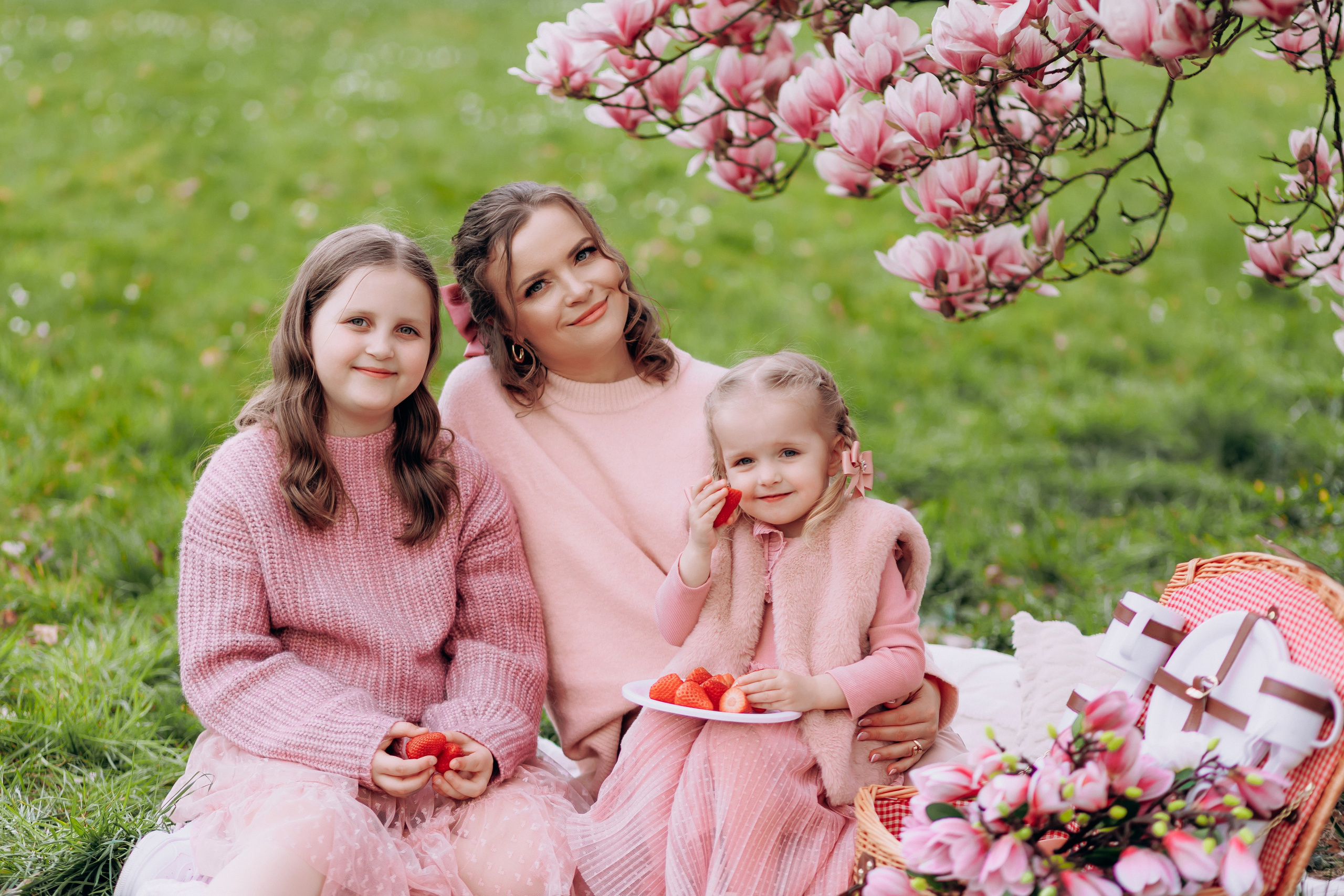 Tatiana, Alisa, Daria. Wedding and Family Photograph