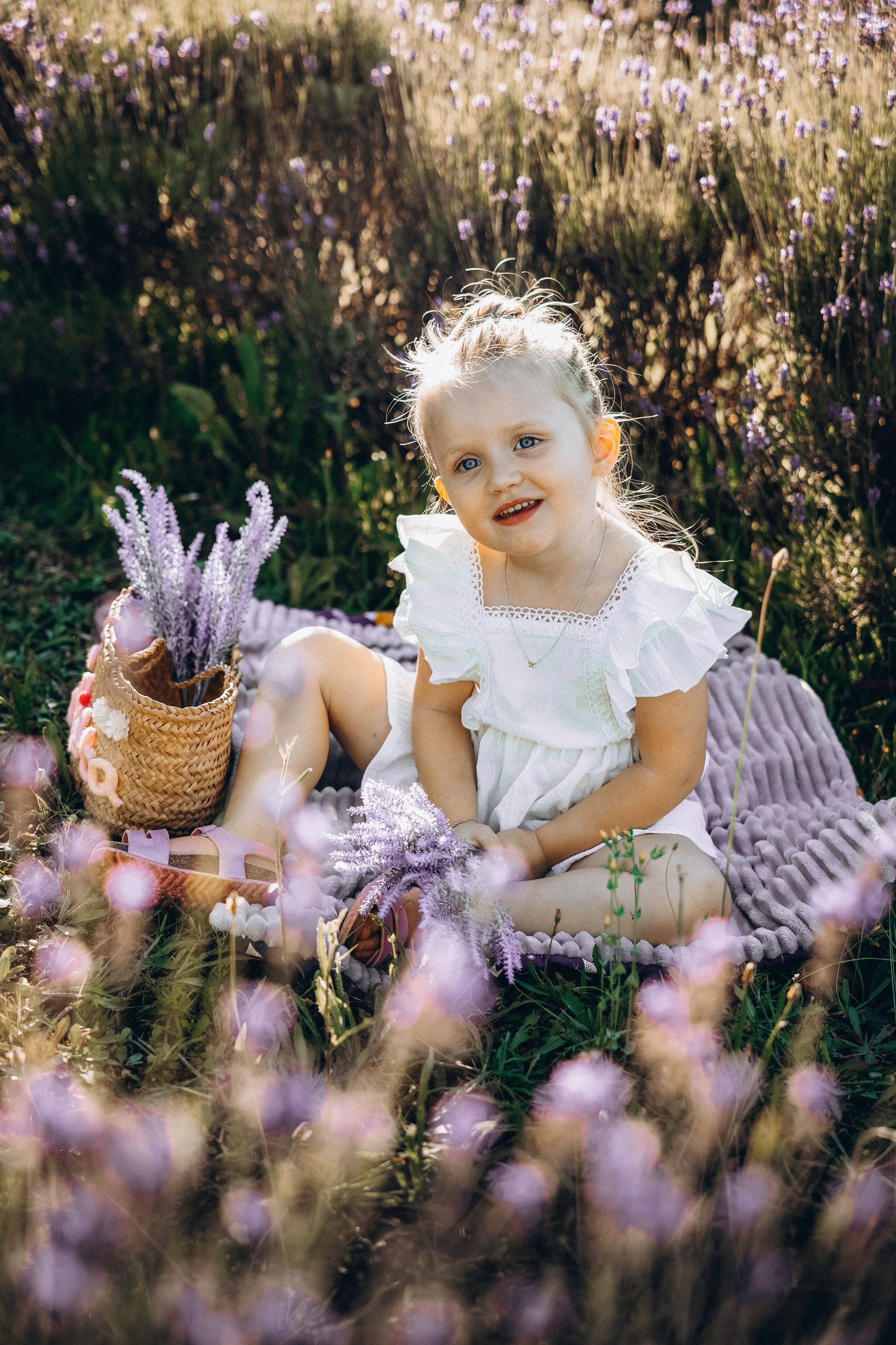 A Dreamy Family Photoshoot in the Lavender Fields Near Gaillac. Eugenie Smirnova — wedding, corporate and lifestyle photographer in Toulouse and Southwest France