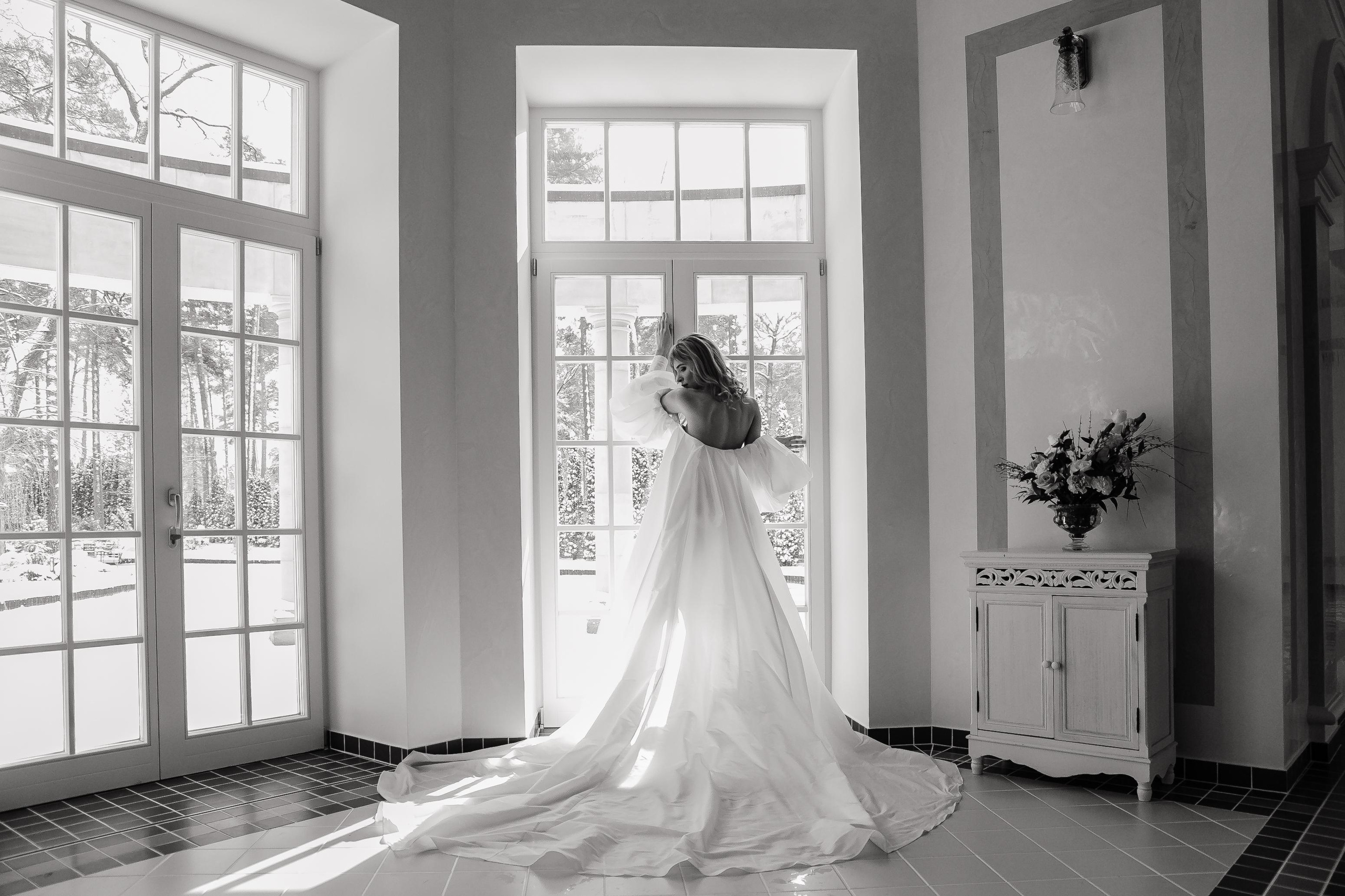 De Luxe Wedding Photoshoot Esteema Residence Kiev Ukraine. Iurkovski PHOTOGRAPHY in Europe. Luxury destination weddings and events