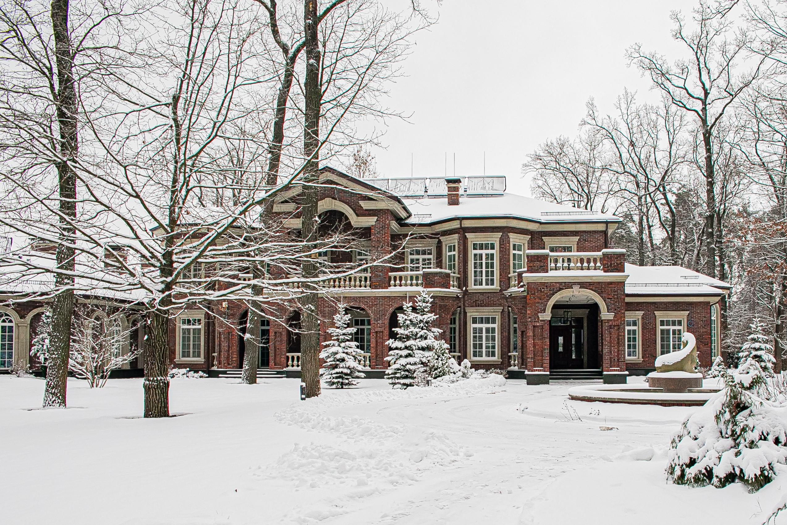 De Luxe Wedding Photoshoot Esteema Residence Kiev Ukraine. Iurkovski PHOTOGRAPHY in Europe. Luxury destination weddings and events