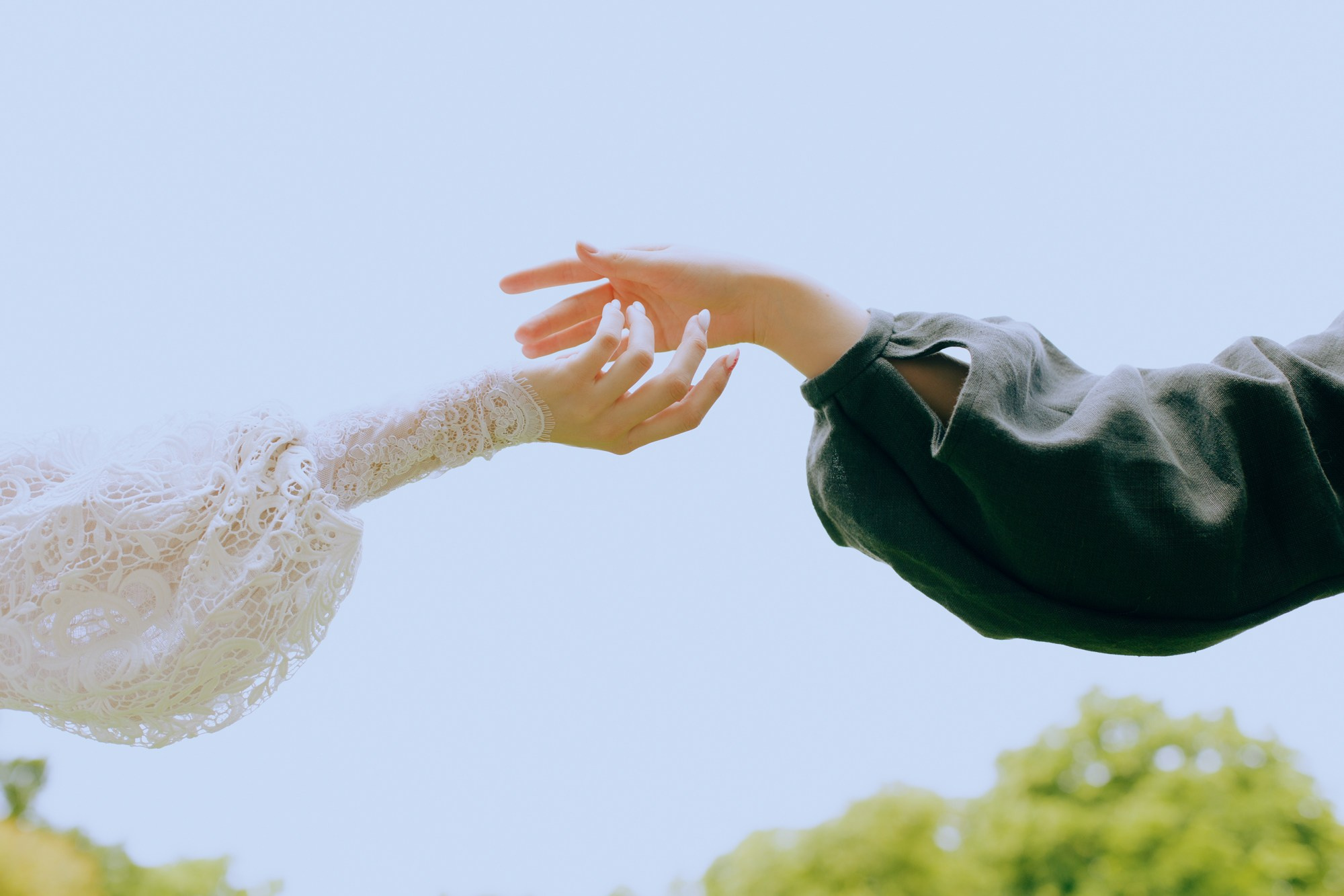 Съемка для бренда платьев и шляп. Photographer in Warsaw Alena Valnai