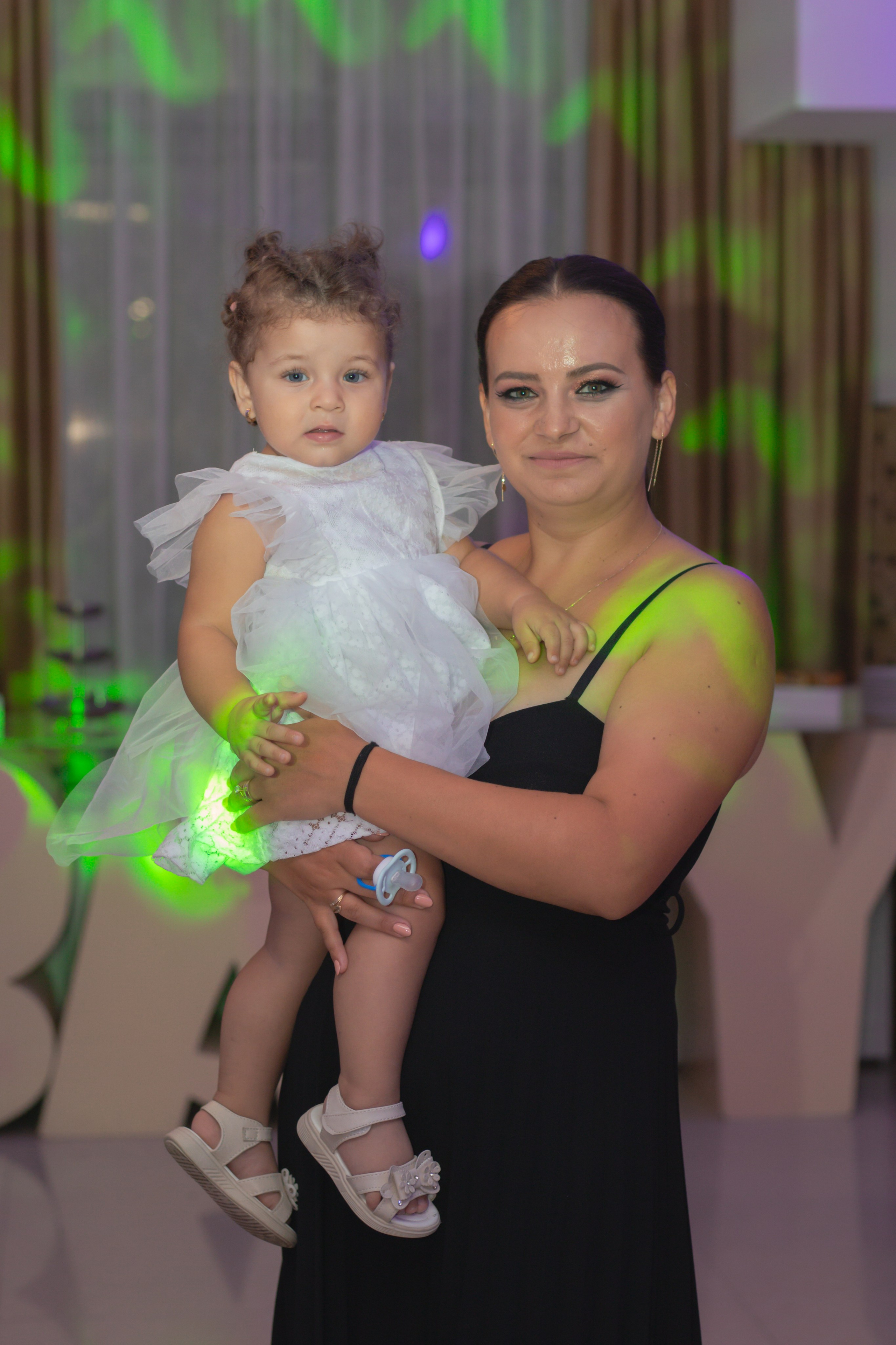 Ariana. Fotograf si videograf — evenimente si studio