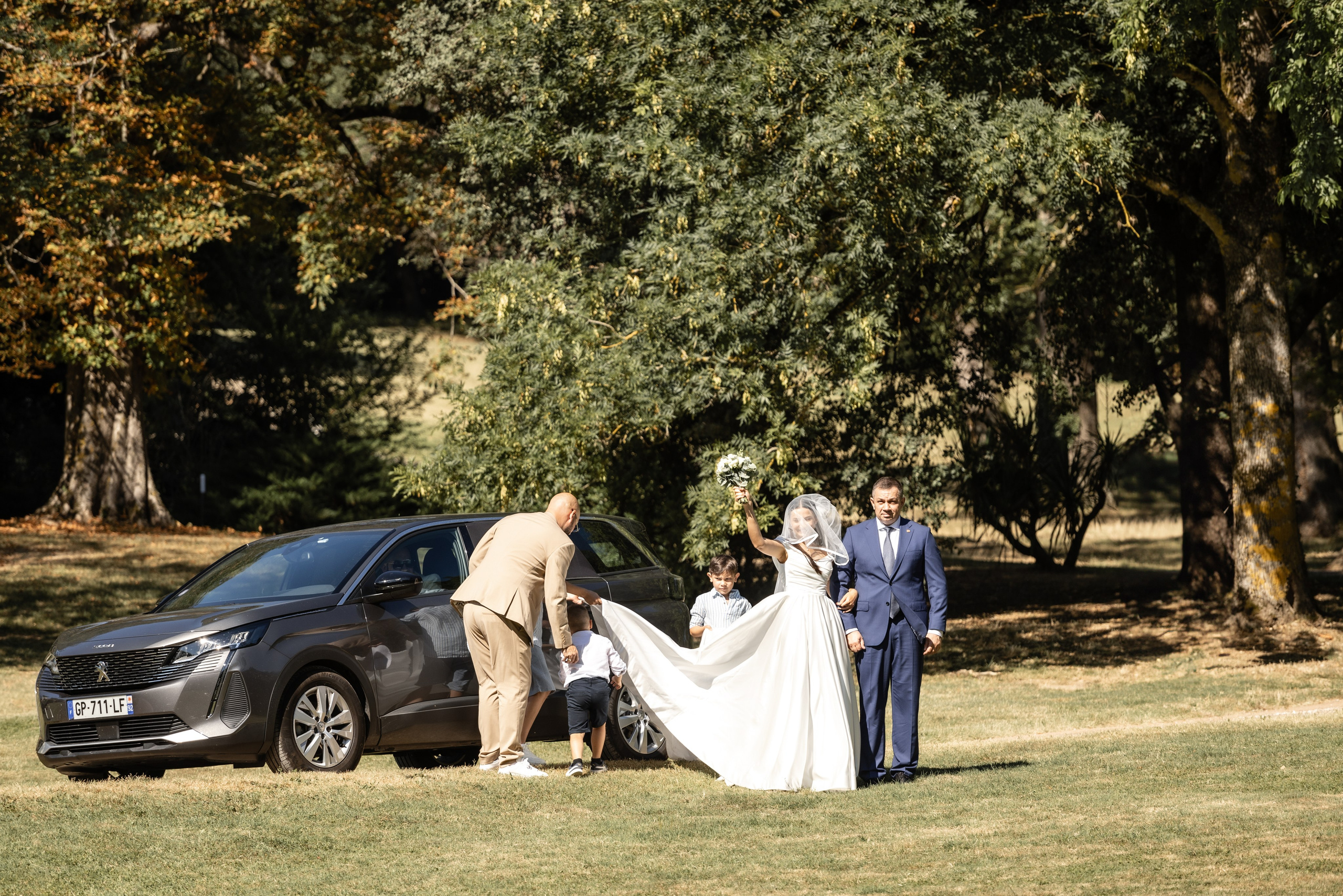 Wedding in Domaine De Montcausson. Eugenie Smirnova — wedding, corporate and lifestyle photographer in Toulouse and Southwest France