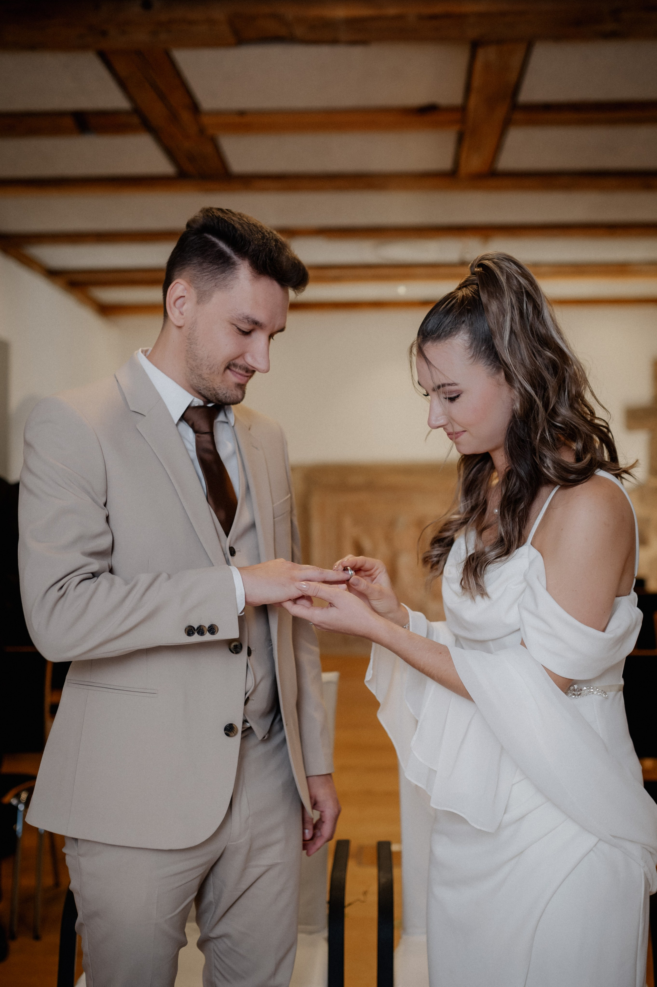 CIVIL WEDDING IN STADTSCHLOSS IN HERRIEDEN. Photographer in Nuremberg Irina Mehnert from Ansbach