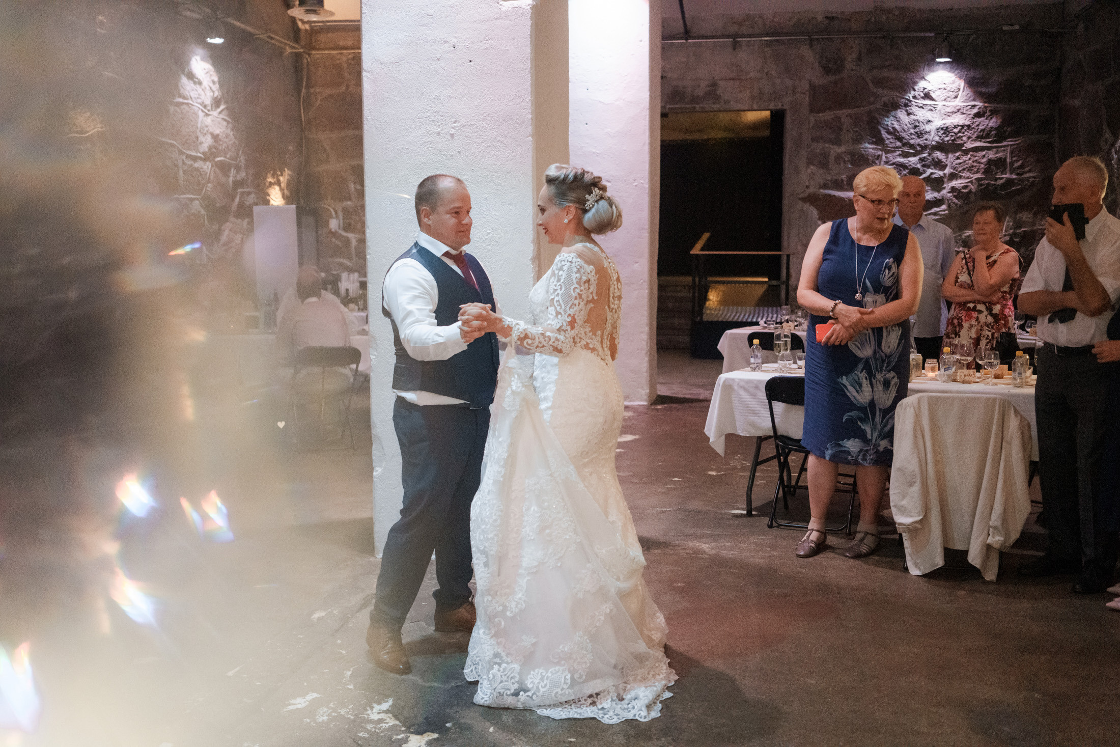 Heli&Sami, hääkuvaus Agroksenmäen holvikellari