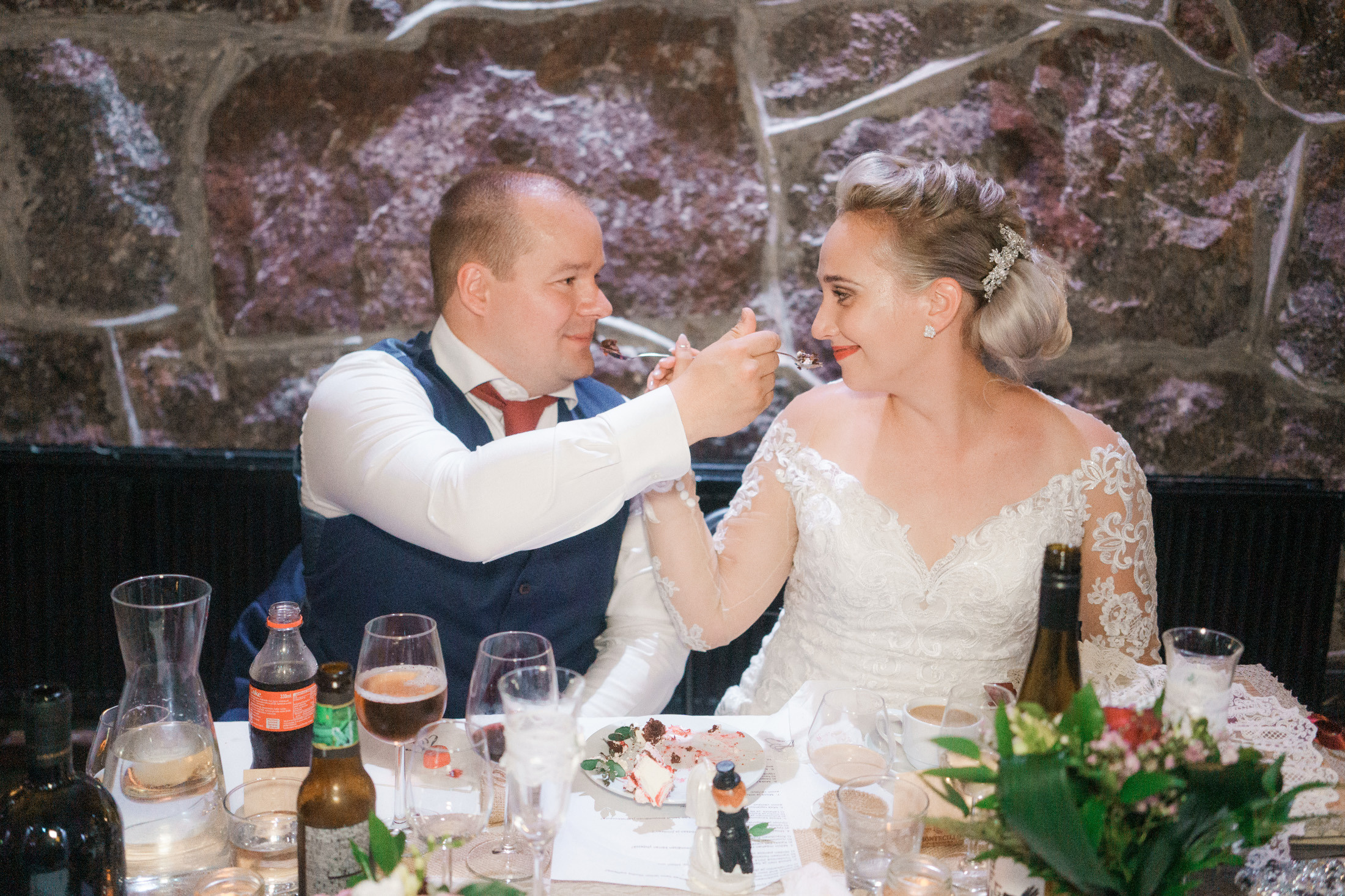 Heli&Sami, hääkuvaus Agroksenmäen holvikellari