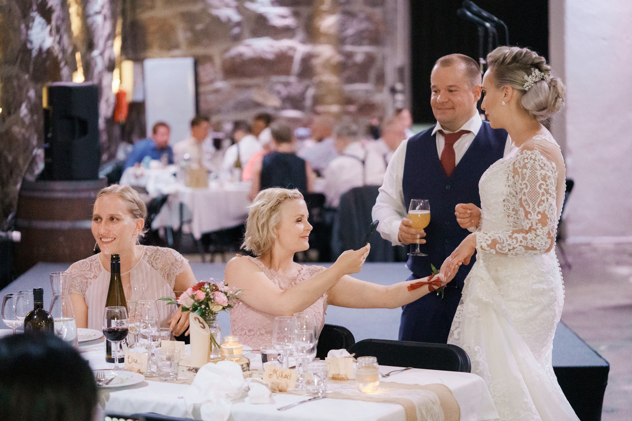 Heli&Sami, hääkuvaus Agroksenmäen holvikellari