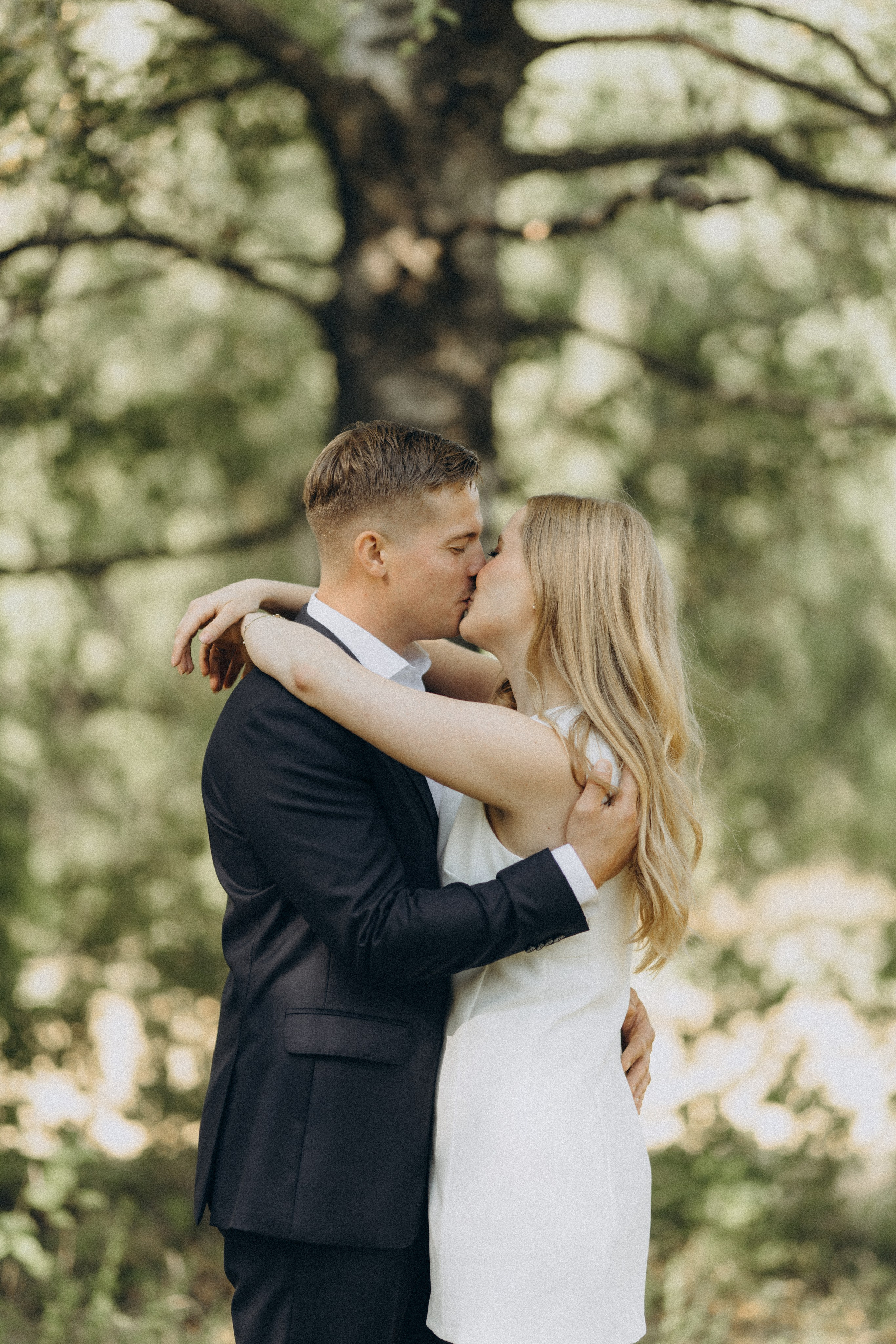 Wedding photo session in Pornainen. Wedding and portrait photographer in Helsinki Vickan O