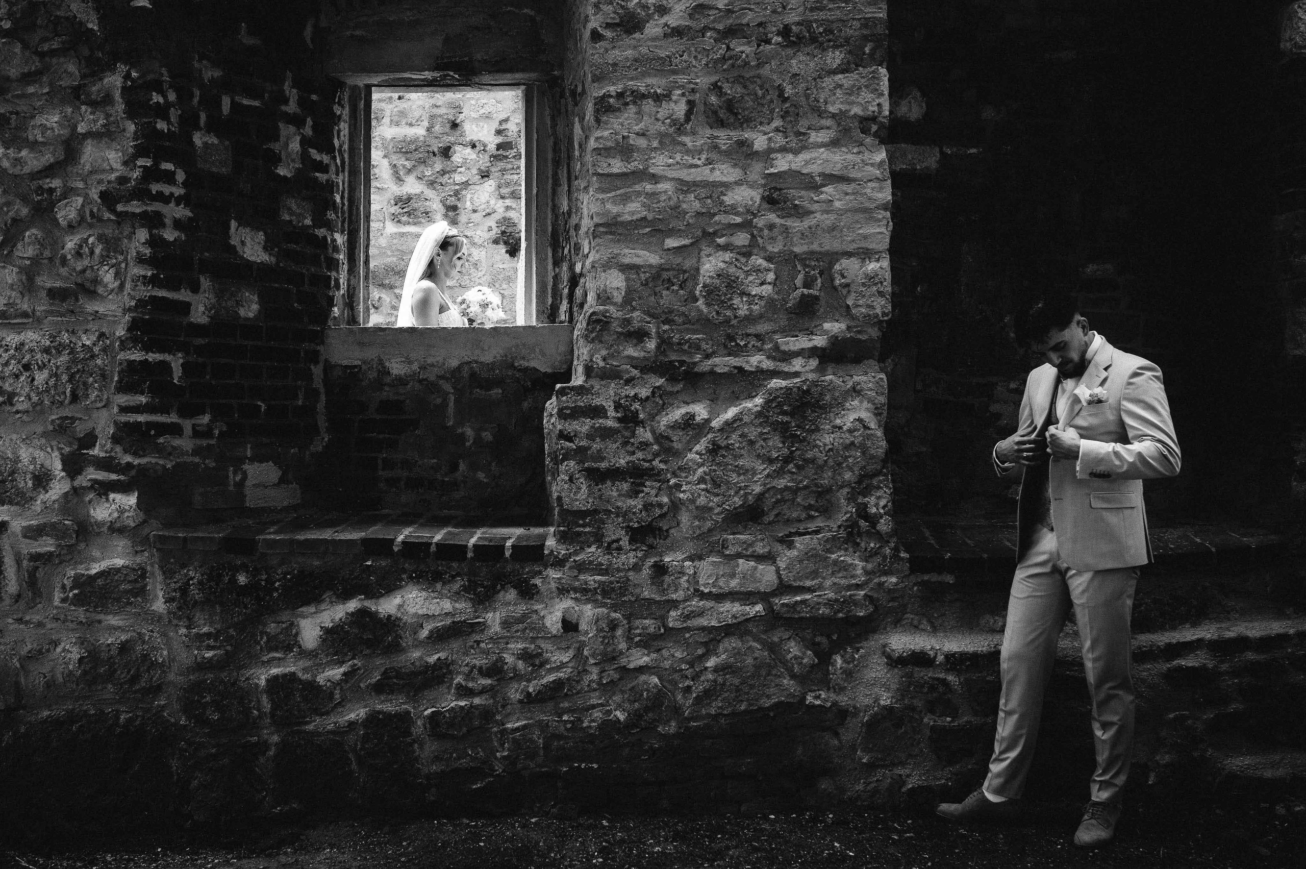 Brautpaar emotional getrennt, Fine Art Hochzeitsfotografie Albstadt.