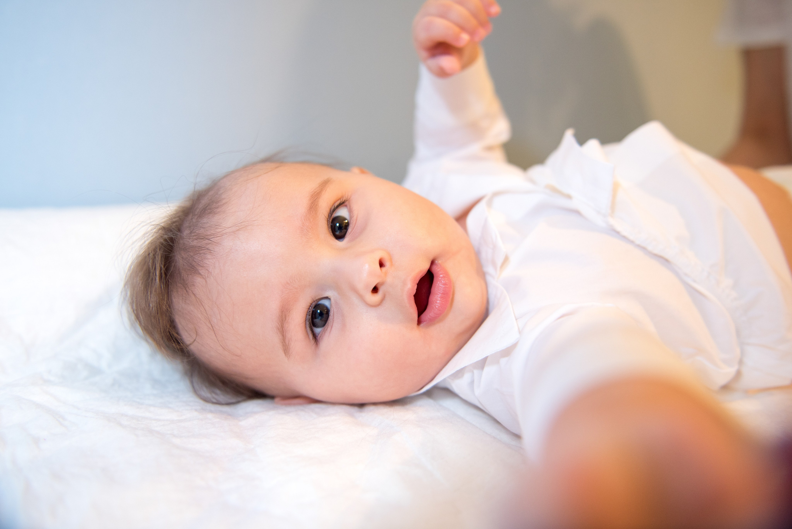 Fotograf botez, sedinta foto acasa, fotografii cu bebe, fotograf profesionist botez Bucuresti, sedinta foto de familie, sedinta foto cu bebe, fotografii la botez acasa, fotografii pregatiri bebe, botezul bebelusului, obiceiuri la botez, fotograf pentru botez, oferta foto botez, fotograf profesionist Bucuresti, botezul.