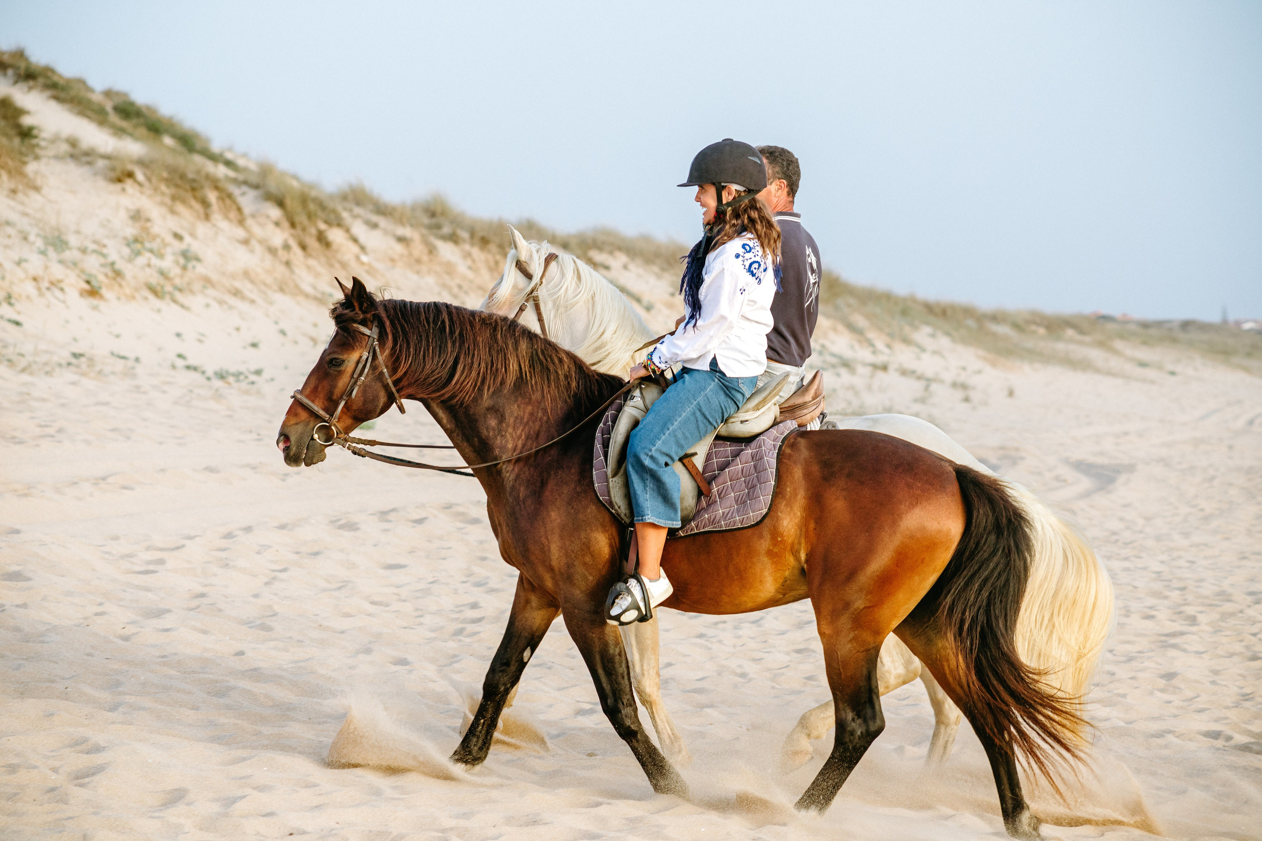 Marlene & Tiago com filhos. Passeios a Cavalo na Praia Peniche | Eco Salgados Agroturismo
