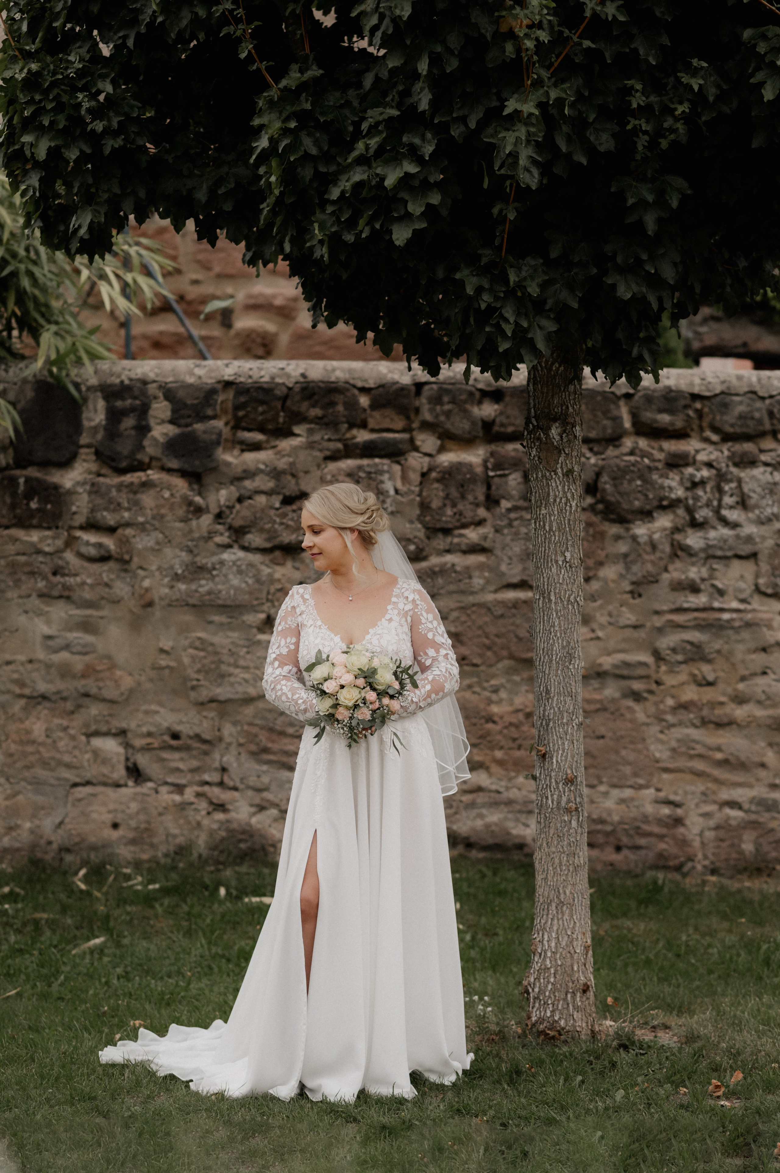 PRE-WEDDING IN WOLFRAMS-ESCHENBACH. Photographer in Nuremberg Irina Mehnert from Ansbach