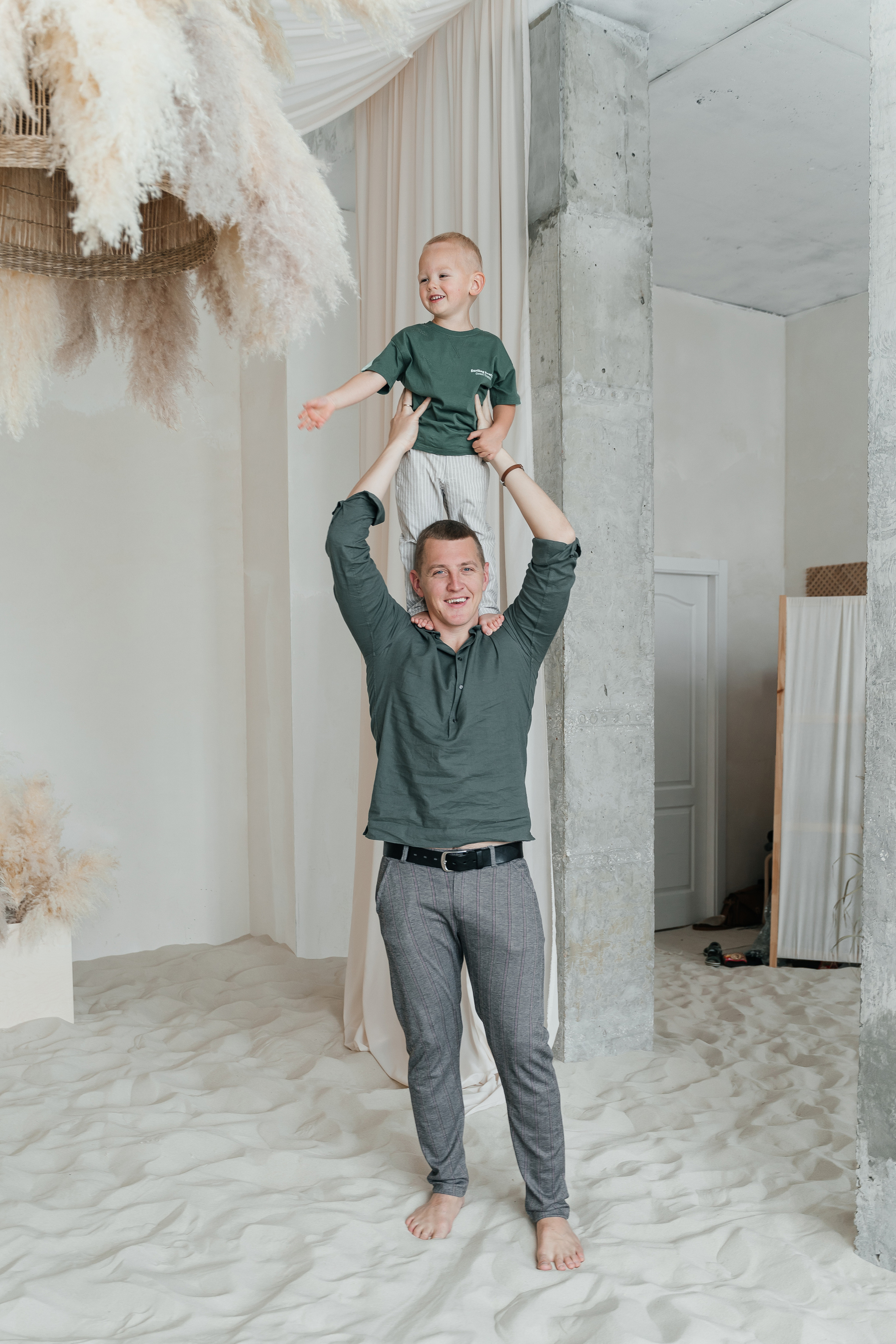 Family shoot in the studio. Photographer in England Ekaterina Romanova