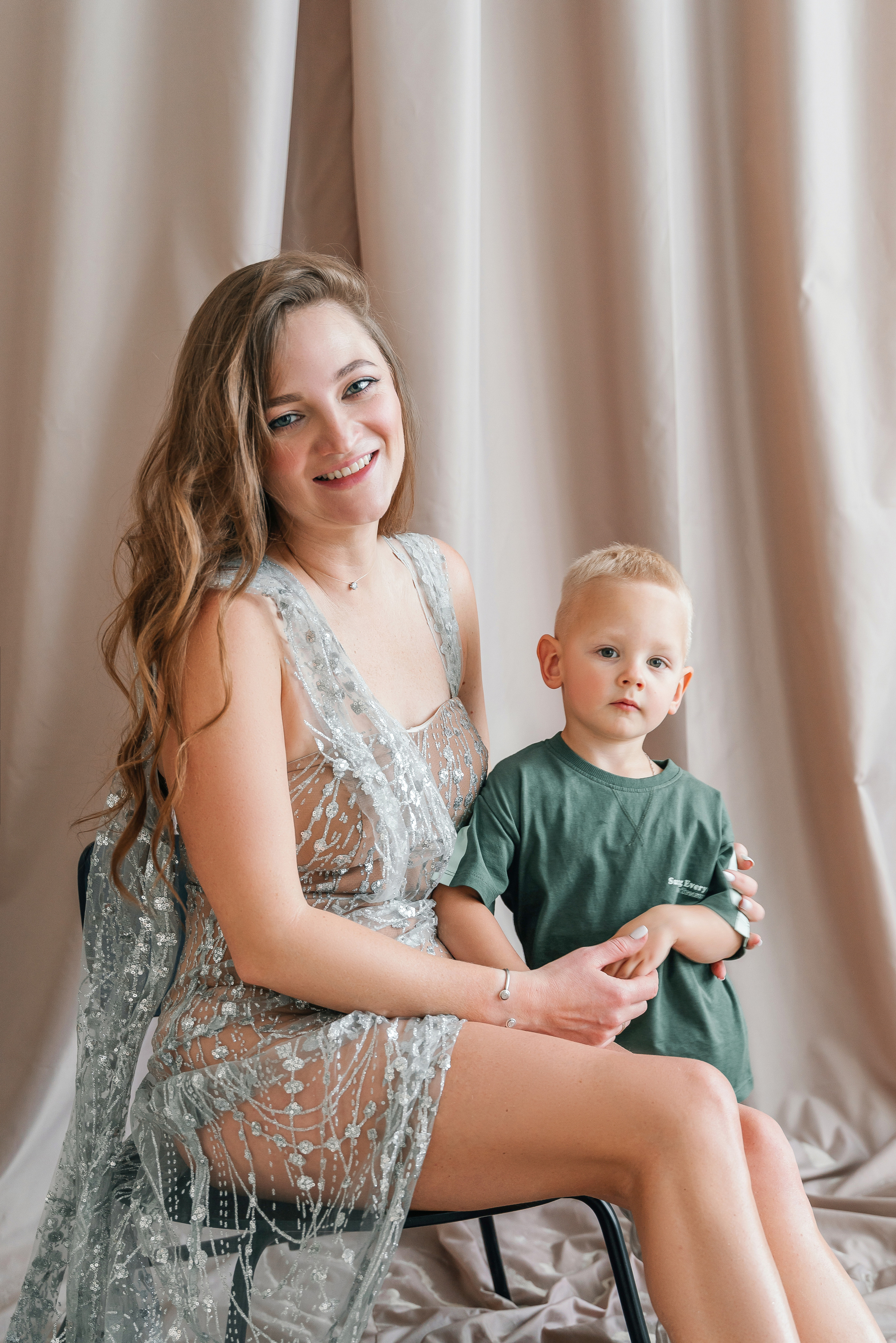 Family shoot in the studio. Photographer in England Ekaterina Romanova
