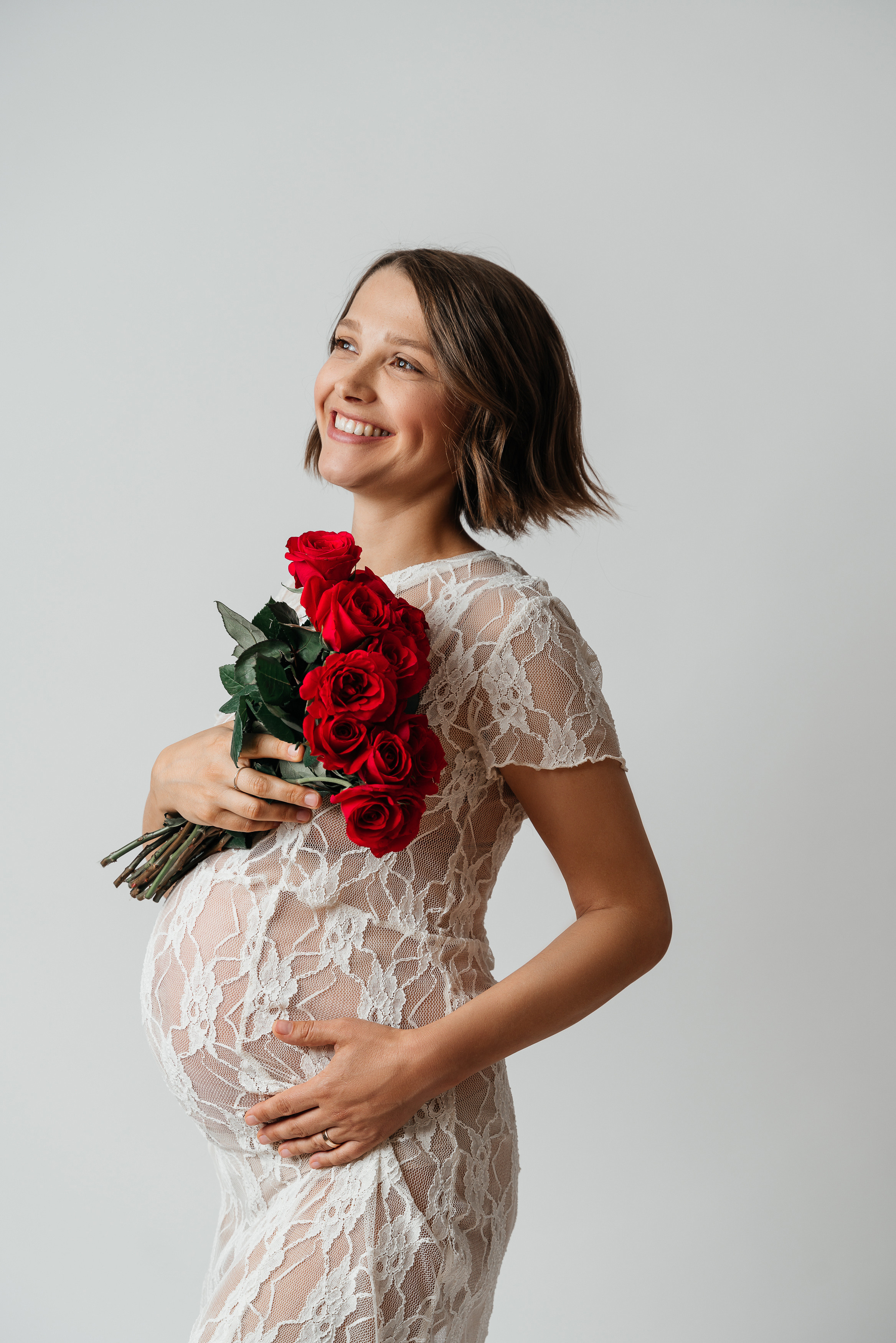 Pregnancy photo shoot with fishnet dress and flowers, беременная фотосессия в ажурном платье и цветами