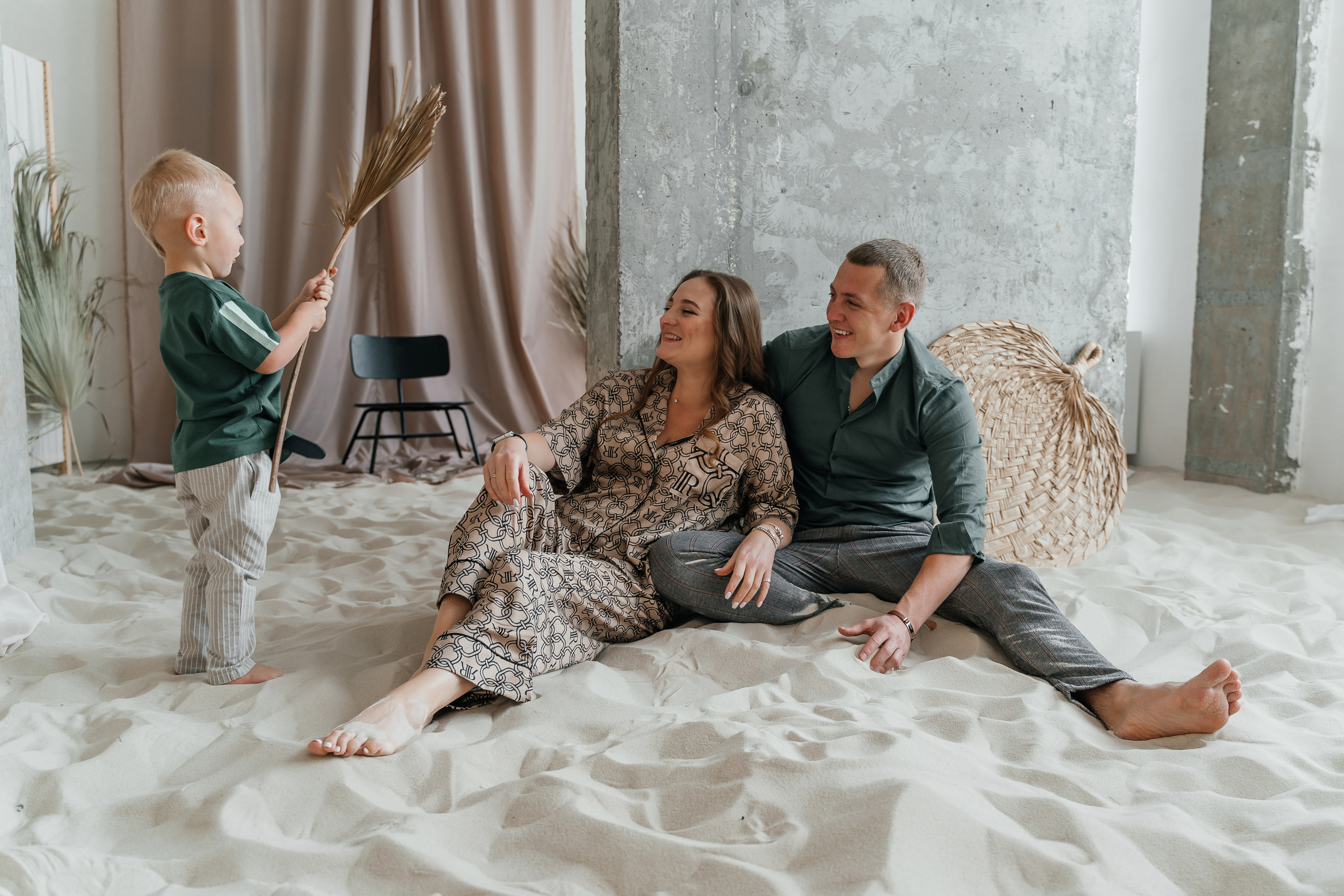 Family shoot in the studio. Photographer in England Ekaterina Romanova