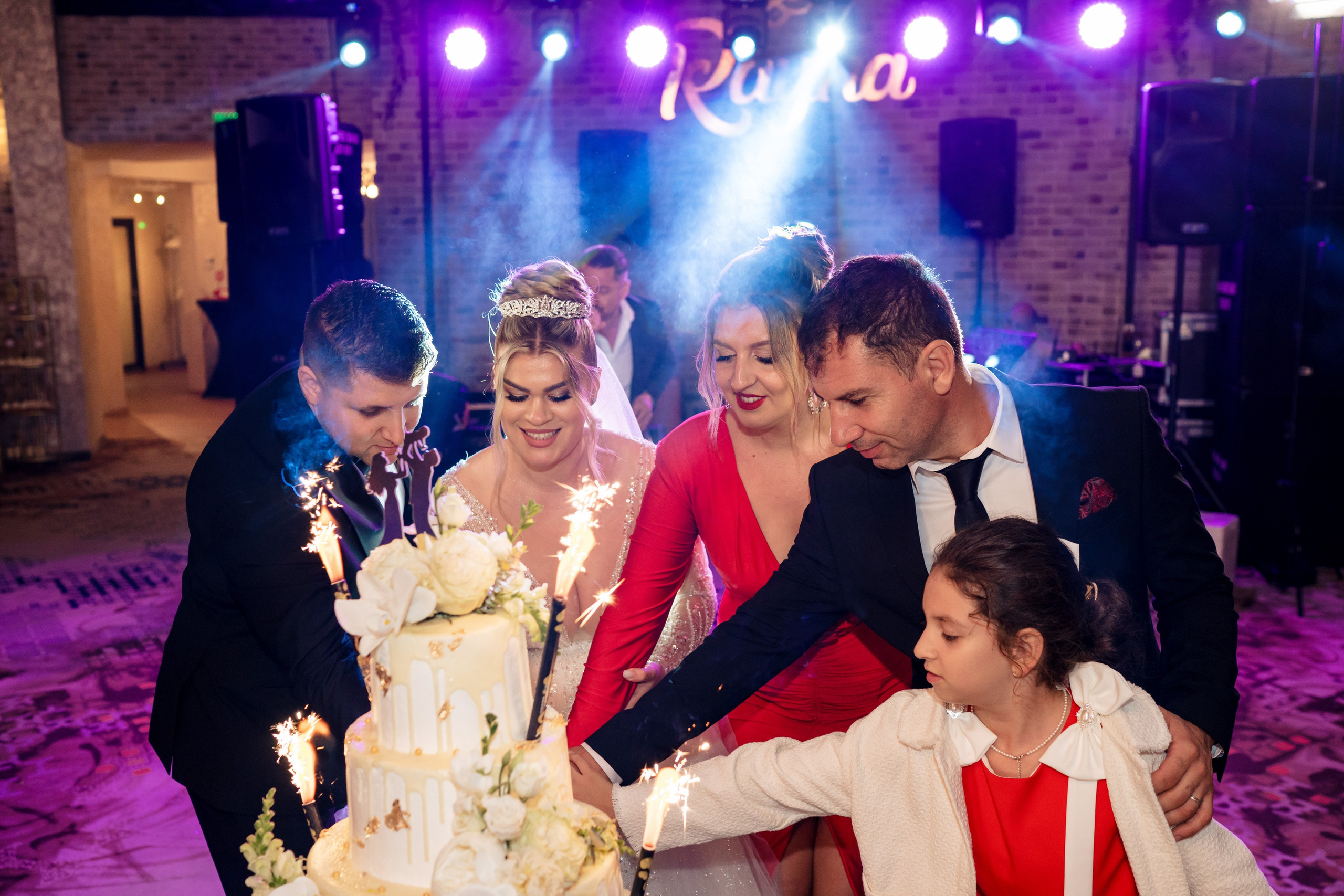 Andreea, Damian si Aris. Acasă