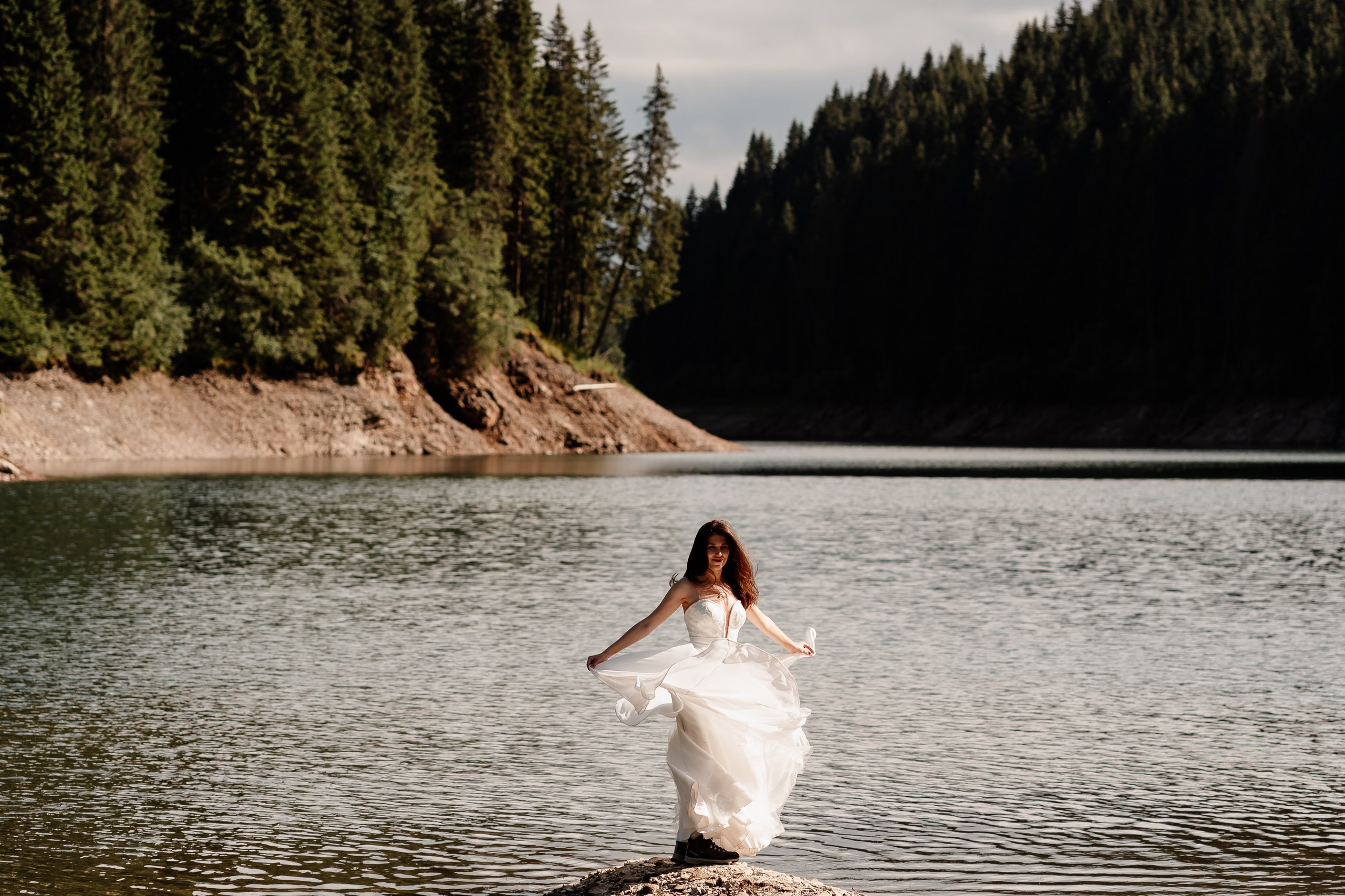 Trash the Dress la Lacul Bolboci  | Mihai Popa Fotograf. Fotograf Nuntă & Botez București - Mihai Popa | Dincolo de oameni, imortalizez emoții!