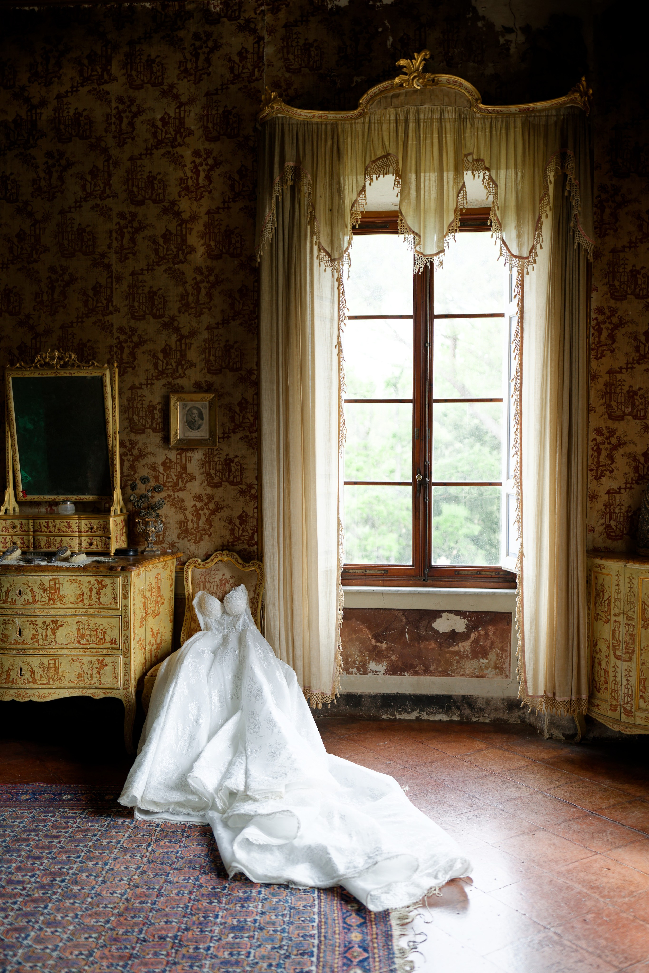 Wedding editorial at Villa di Geggiano, Tuscany, Italy