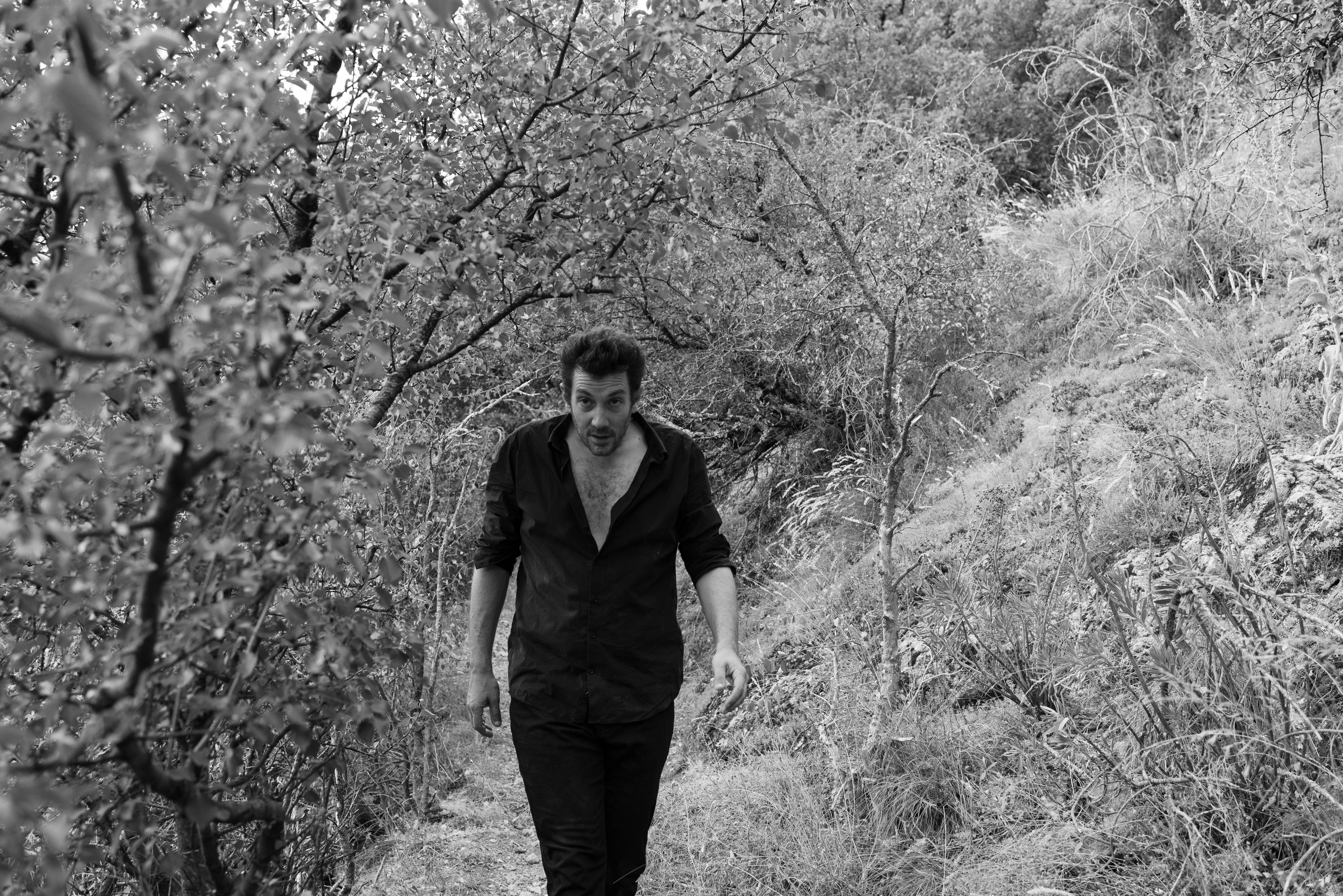 Portrait du portfolio d’un acteur Avignon Provence France. Histoires d’amour, séances photos de famille et de mariage en France