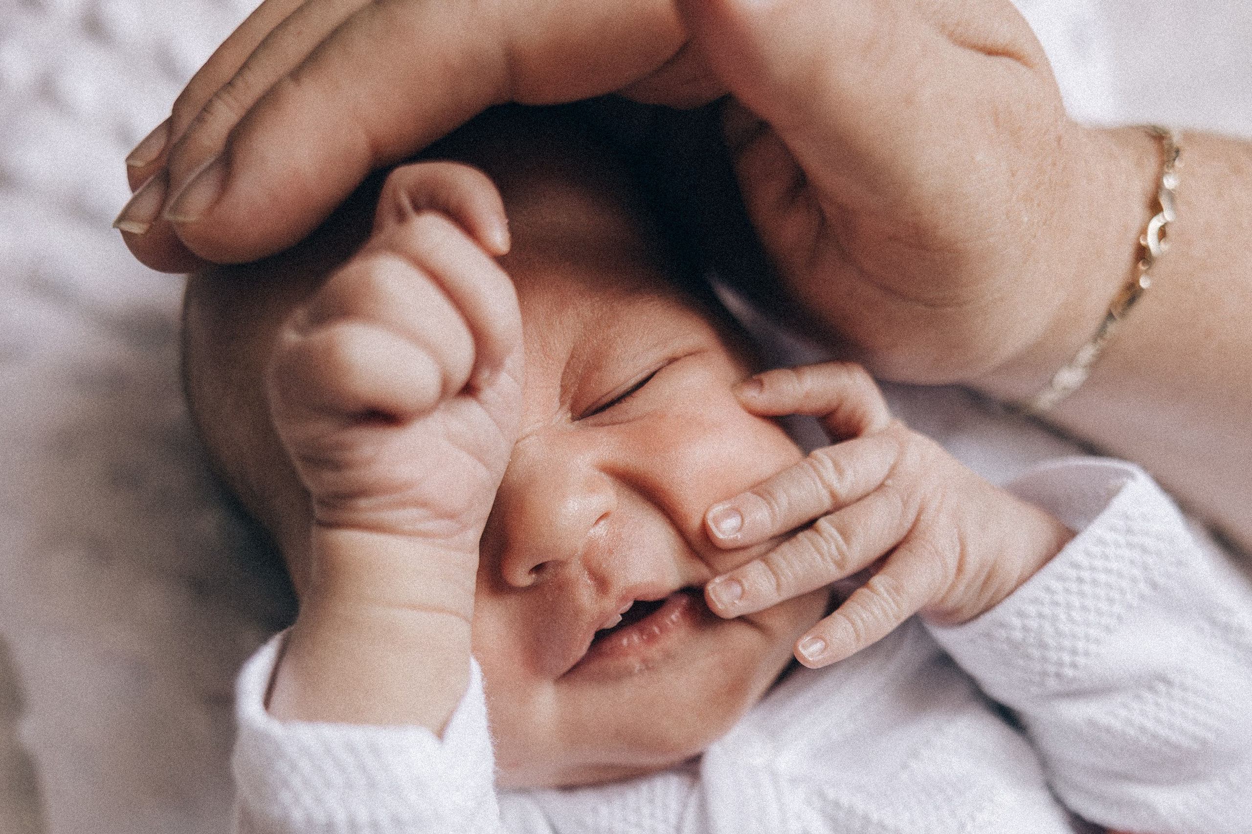 Newborn focení. Lifestyle a rodinná fotografka v Pisku Oxana Telupilova