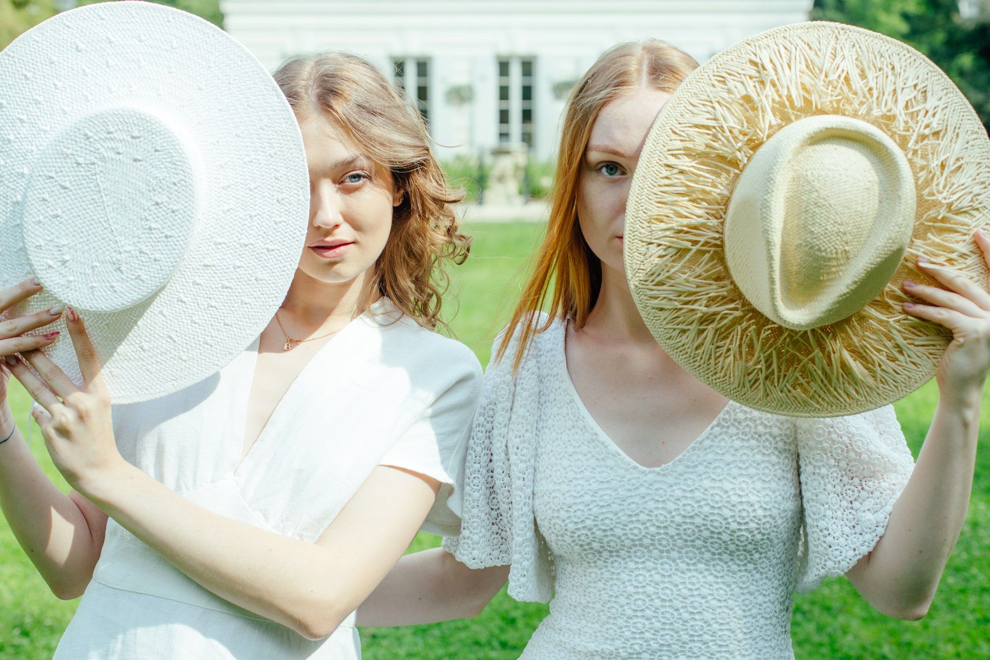 Съемка для бренда платьев и шляп. Photographer in Warsaw Alena Valnai