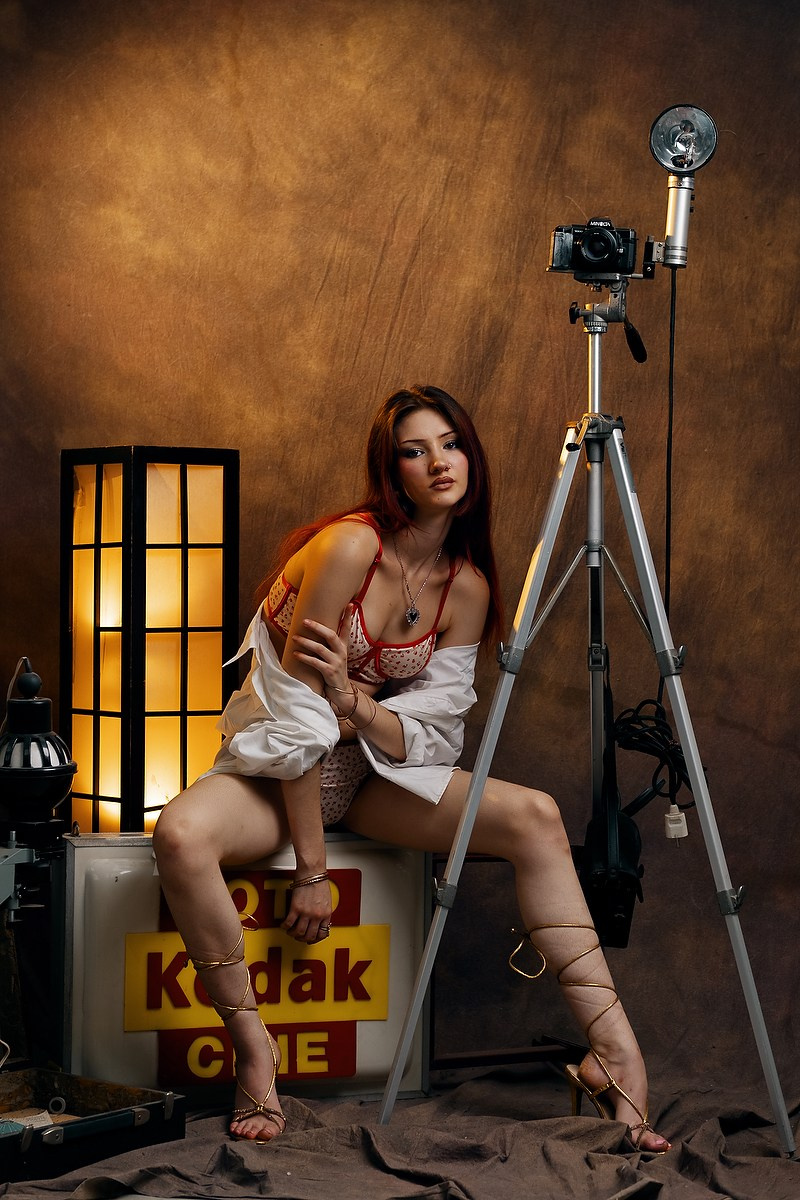 REVELADO PROFESIONAL EN 4 HORAS Desde la selección de fotos hasta el toque final. Lightroom + Photoshop + Flujo Real de Trabajo