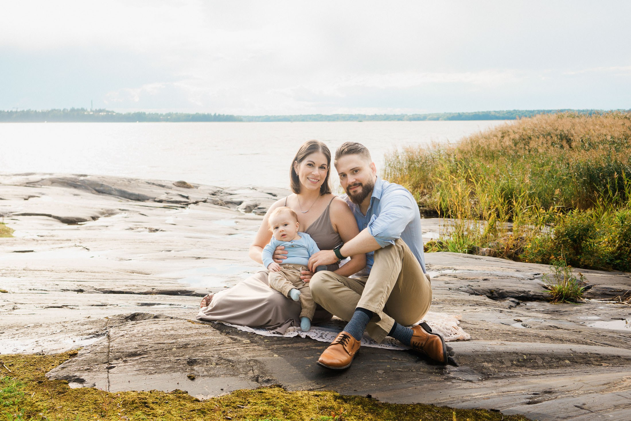 Kesäinen vauva- ja perhekuvaus Munkkiniemessä