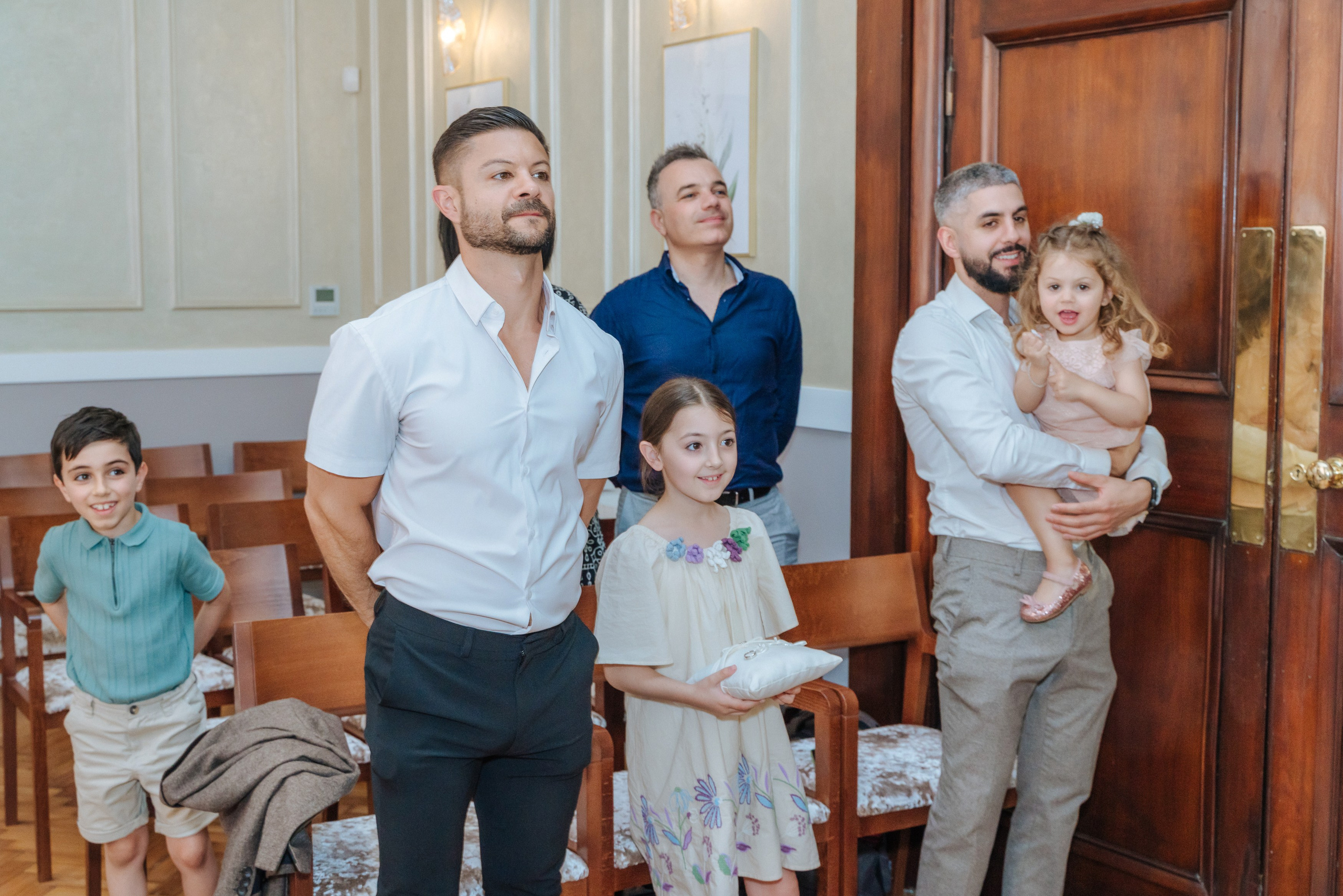 Civil ceremony at Chelsea Old Town Hall,  Wedding in Chelsea, Wedding in London,  wedding photographer in Chelsea, wedding photographer in London