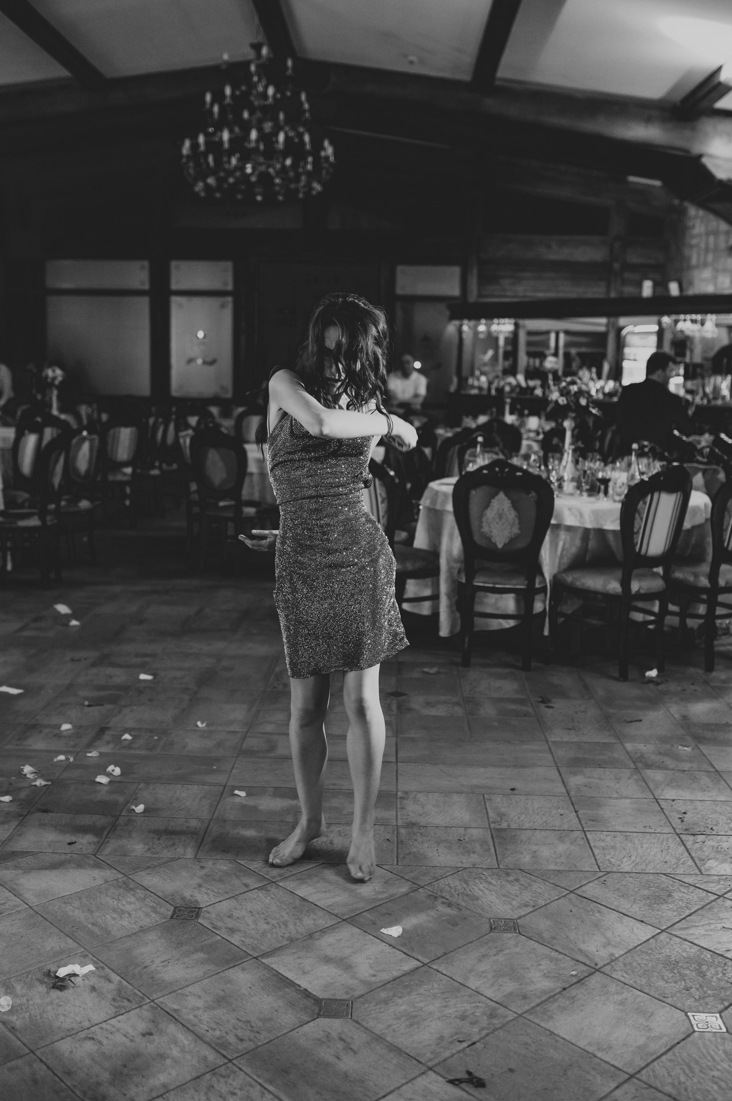 Fotograf profesionist de nuntă. Cu o abordare creativă și tehnici unice, spunem povestea voastră prin imagini pline de iubire și naturalețe. Descoperă arta fotografiei de nuntă . Fotograf Iasi, fotograf de nunta Suceava. Fotografii de nuntă. Pachet fotografii de nuntă. Fotograf Iasi, fotograf Suceava, fotograf Botosani, fotograf Romania. Servicii foto nuntă. Servicii foto-video.