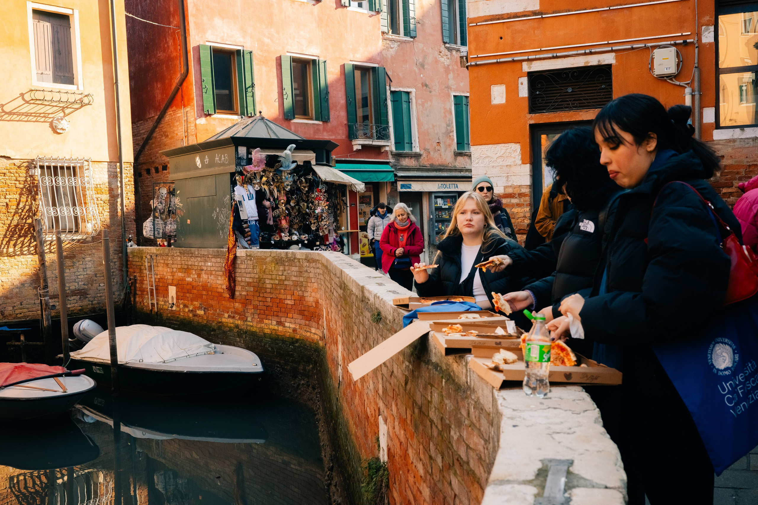 Street. Maria Sher. Professional photographer from Porto, Portugal