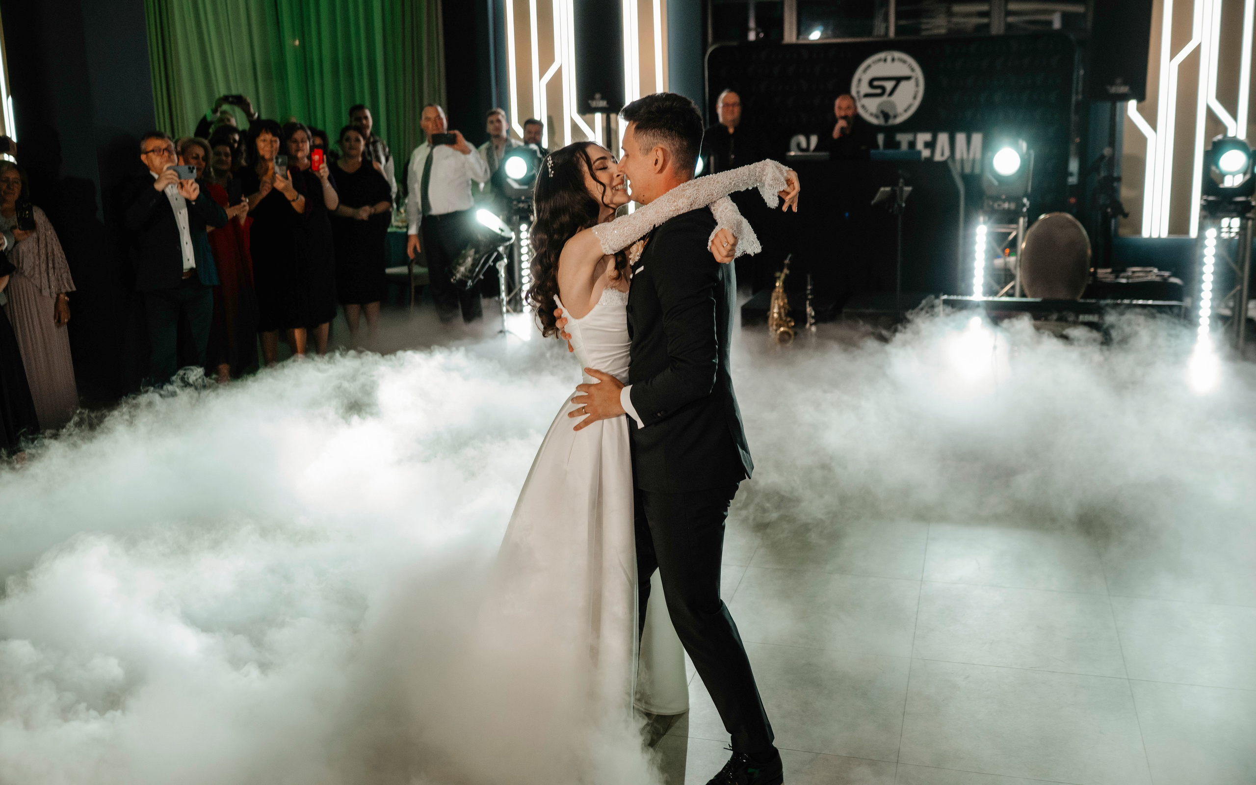 🤎 I o a n a  & D a n i e l — Wedding Day Preview. Wedding & Family Photographer